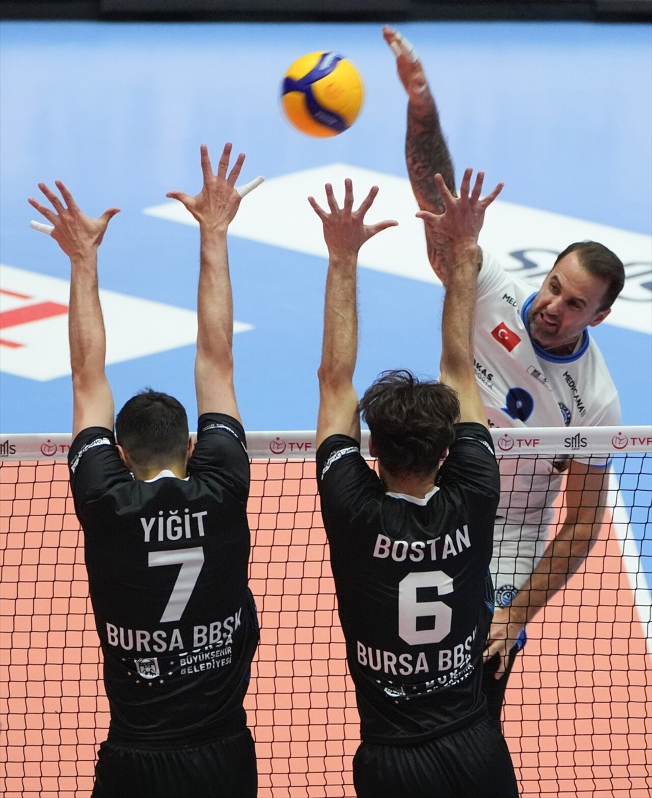 SMS Grup Efeler Ligi'nde Arkas Spor ile Bursa Büyükşehir Belediyespor, Atatürk Voleybol Vestel...