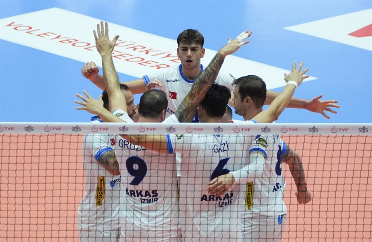 SMS Grup Efeler Ligi'nde Arkas Spor ile Bursa Büyükşehir Belediyespor, Atatürk Voleybol Vestel...