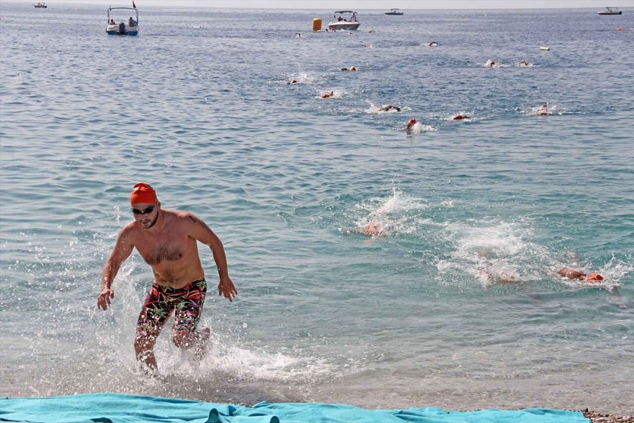 Muğla'nın Fethiye ilçesinde 5. Uluslararası Fethiye Spor Festivali kapsamında açık su yüzme...