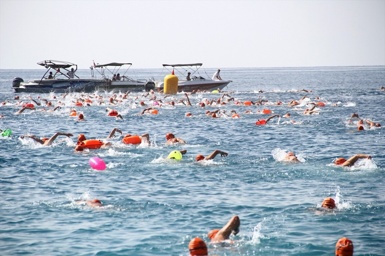 Muğla'nın Fethiye ilçesinde 5. Uluslararası Fethiye Spor Festivali kapsamında açık su yüzme...