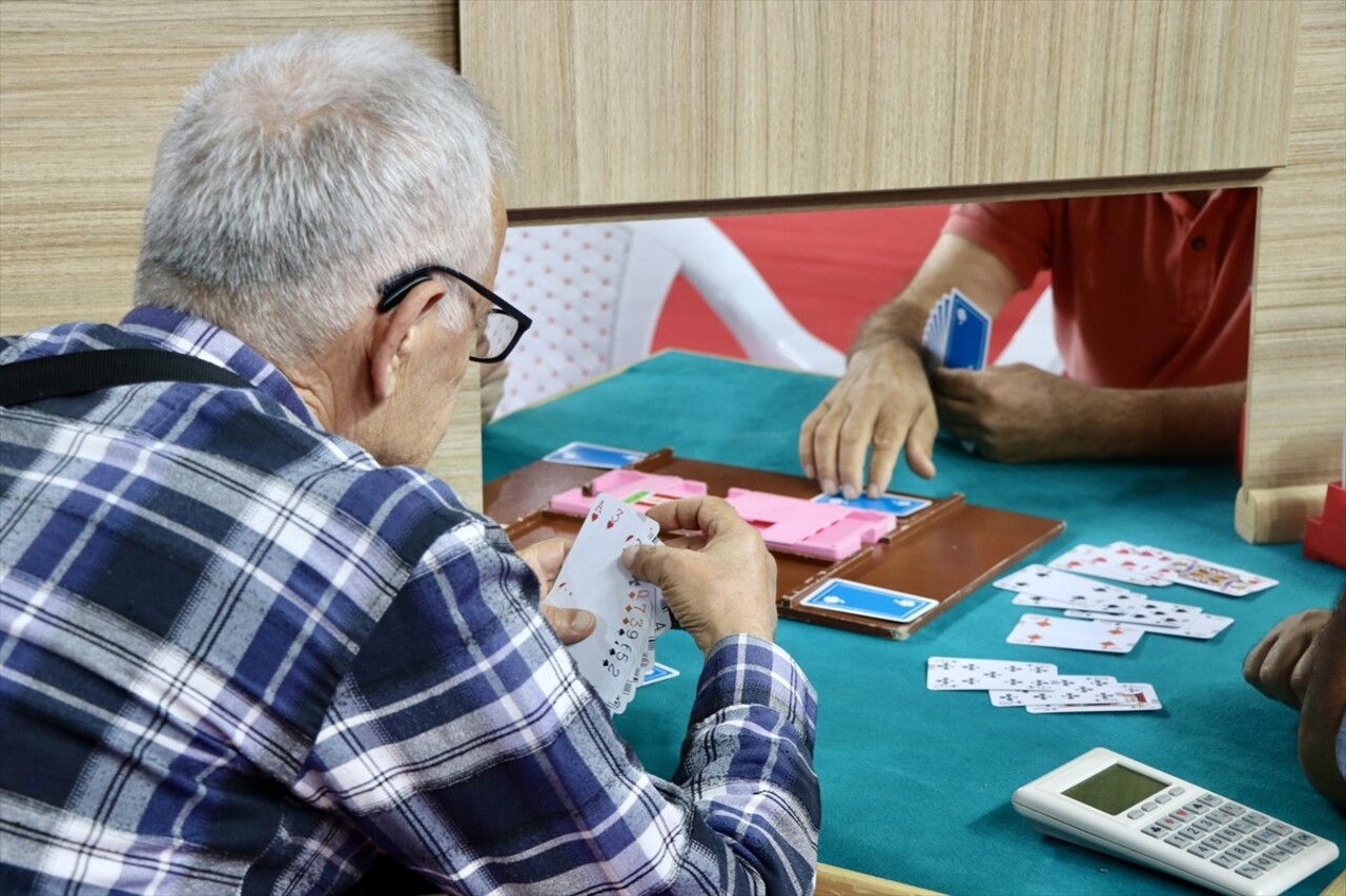 Türkiye Briç Federasyonunca düzenlenen "Spor Toto Karadeniz İkili Briç Turnuvası" Trabzon'da...