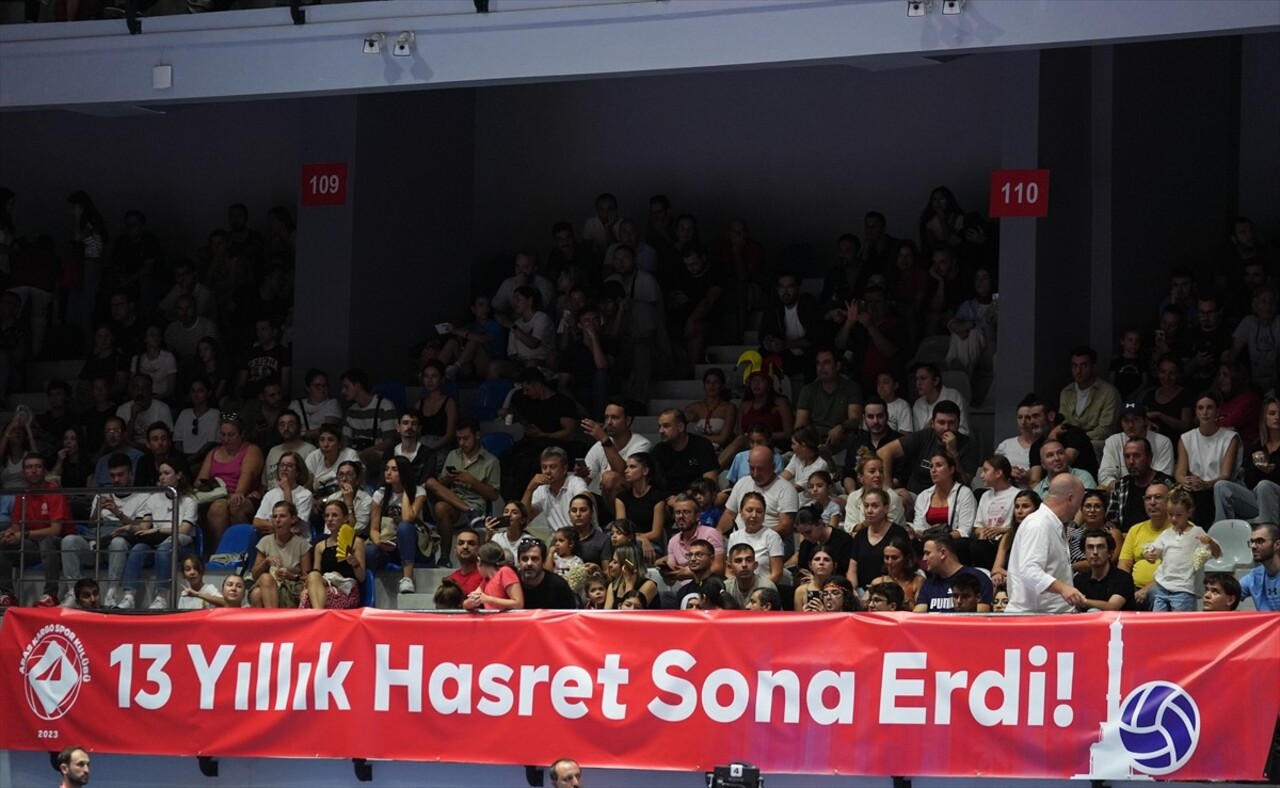 Vodafone Sultanlar Ligi 2. haftasında Aras Kargo ile Galatasaray Daikin Atatürk Voleybol Vestel...