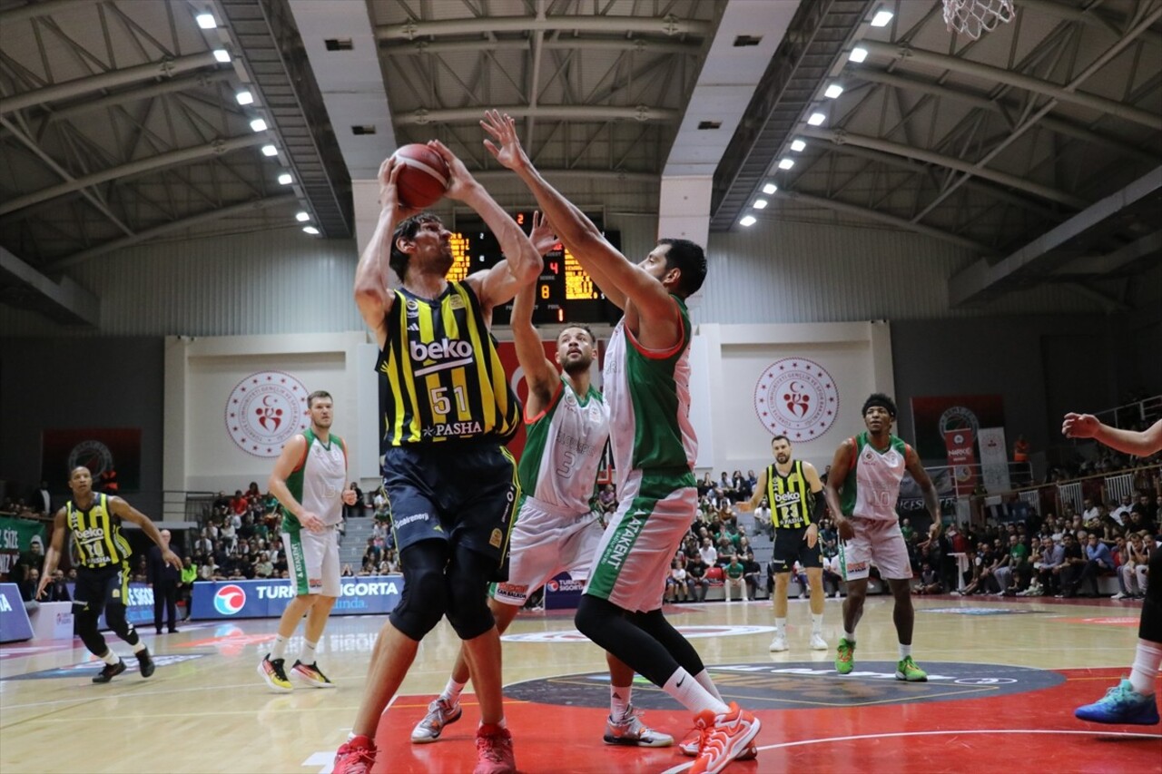 Türkiye Sigorta Basketbol Ligi'nin ikinci haftasında Yalovaspor Basketbol ile Fenerbahçe Beko, 90....