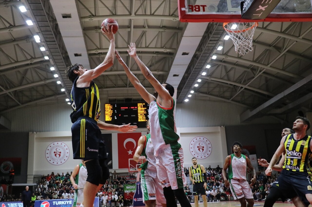 Türkiye Sigorta Basketbol Ligi'nin ikinci haftasında Yalovaspor Basketbol ile Fenerbahçe Beko, 90....