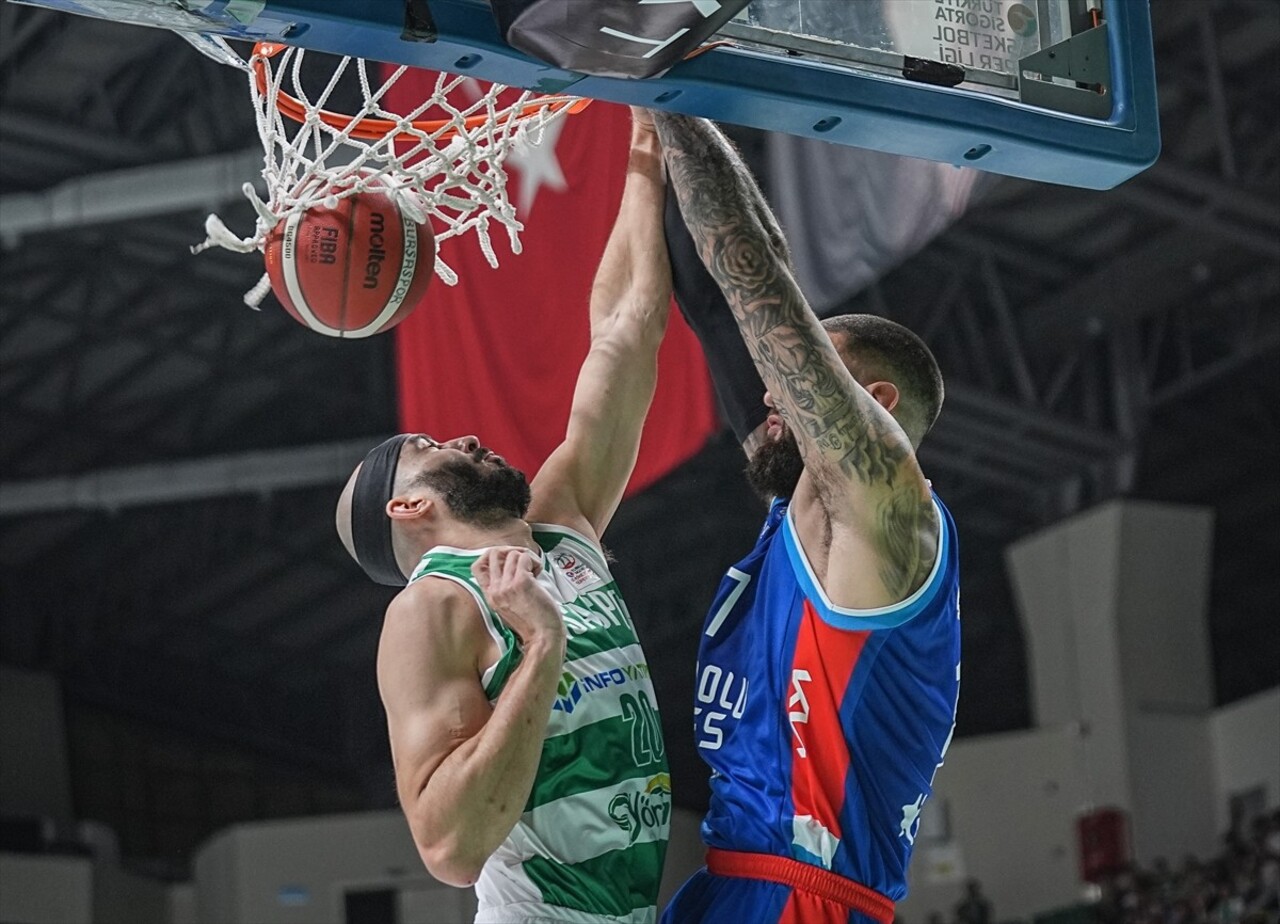 Türkiye Sigorta Basketbol Süper Ligi'nin ikinci haftasında Bursaspor Basketbol ile Anadolu Efes...