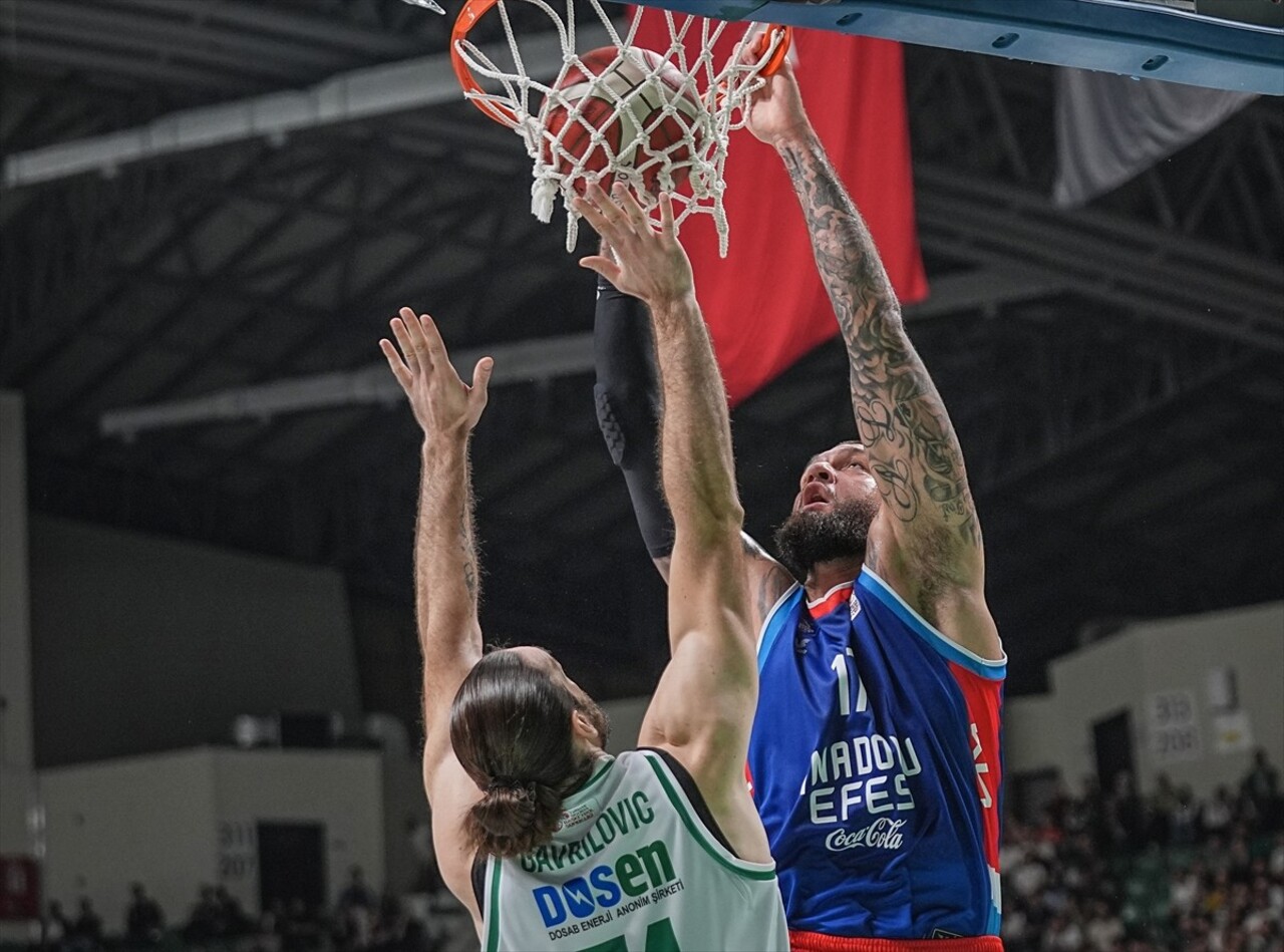 Türkiye Sigorta Basketbol Süper Ligi'nin ikinci haftasında Bursaspor Basketbol ile Anadolu Efes...