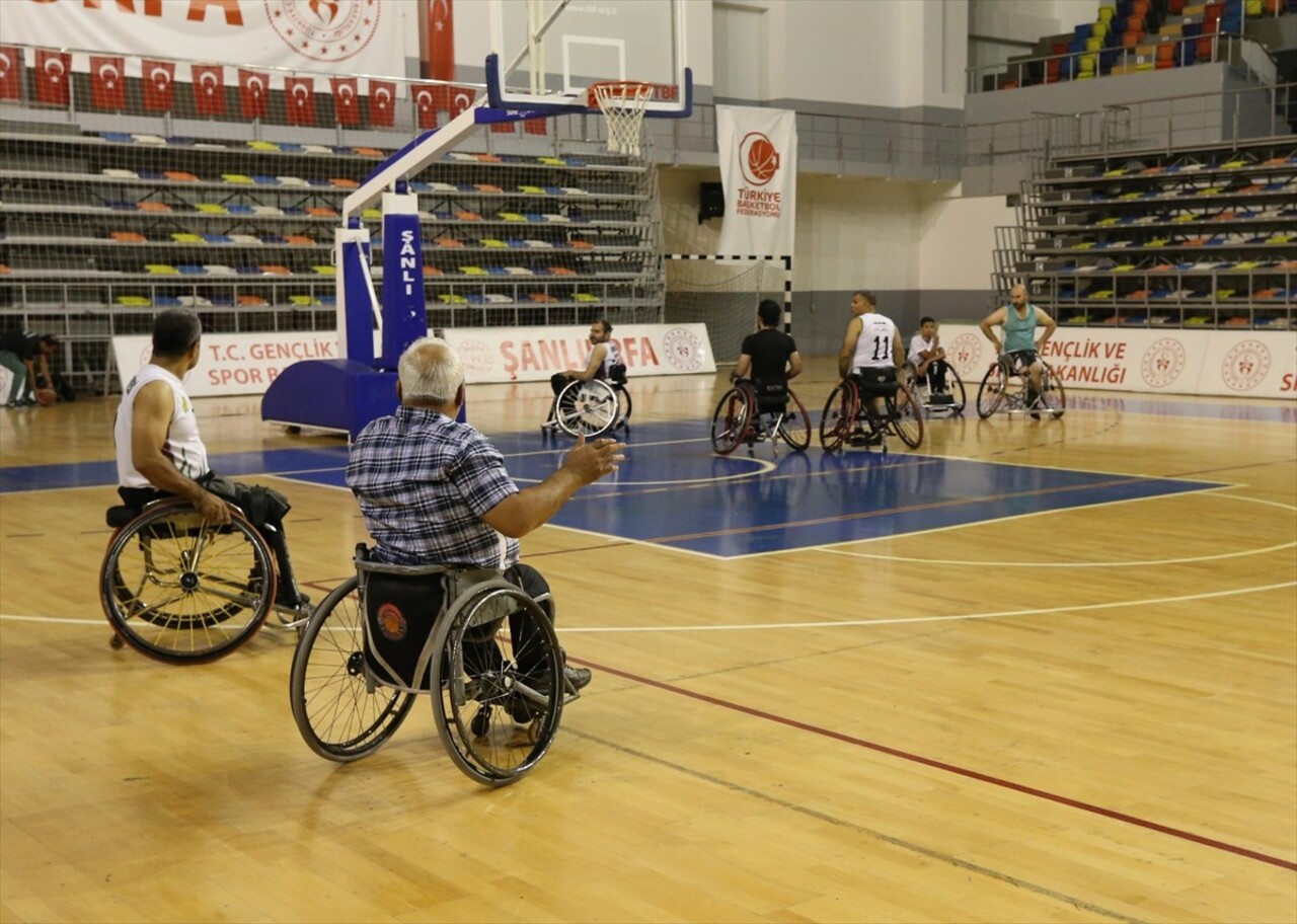 Tekerlekli Sandalye Basketbol Süper Lig ekiplerinden Şanlıurfa Büyükşehir Belediyesi Tekerlekli...