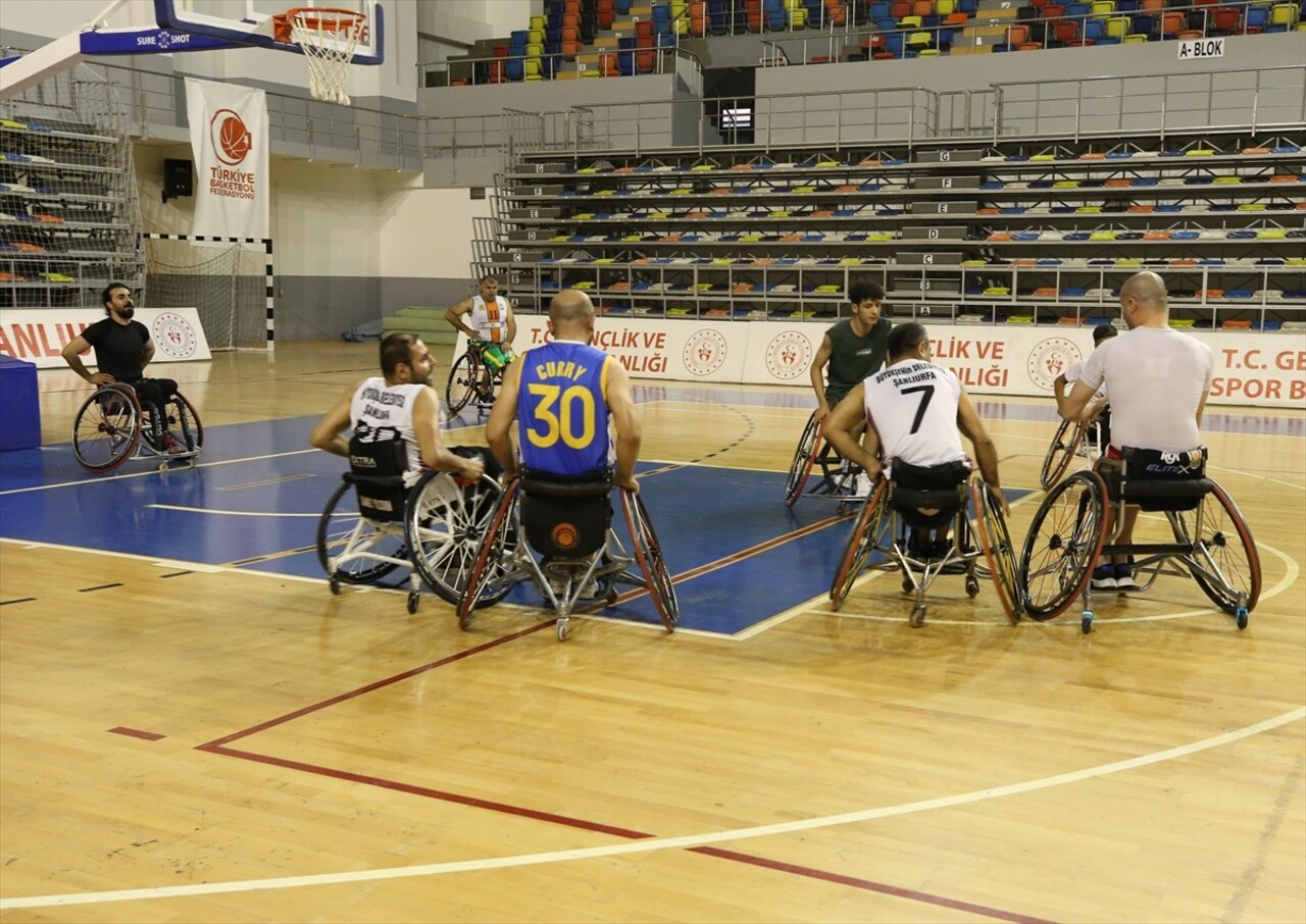 Tekerlekli Sandalye Basketbol Süper Lig ekiplerinden Şanlıurfa Büyükşehir Belediyesi Tekerlekli...