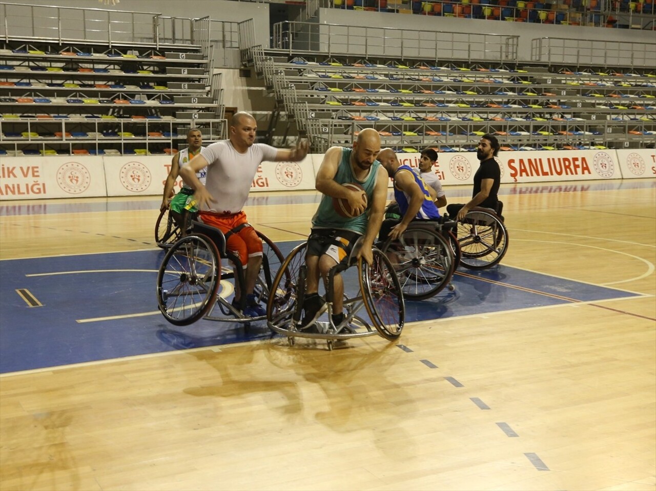 Tekerlekli Sandalye Basketbol Süper Lig ekiplerinden Şanlıurfa Büyükşehir Belediyesi Tekerlekli...