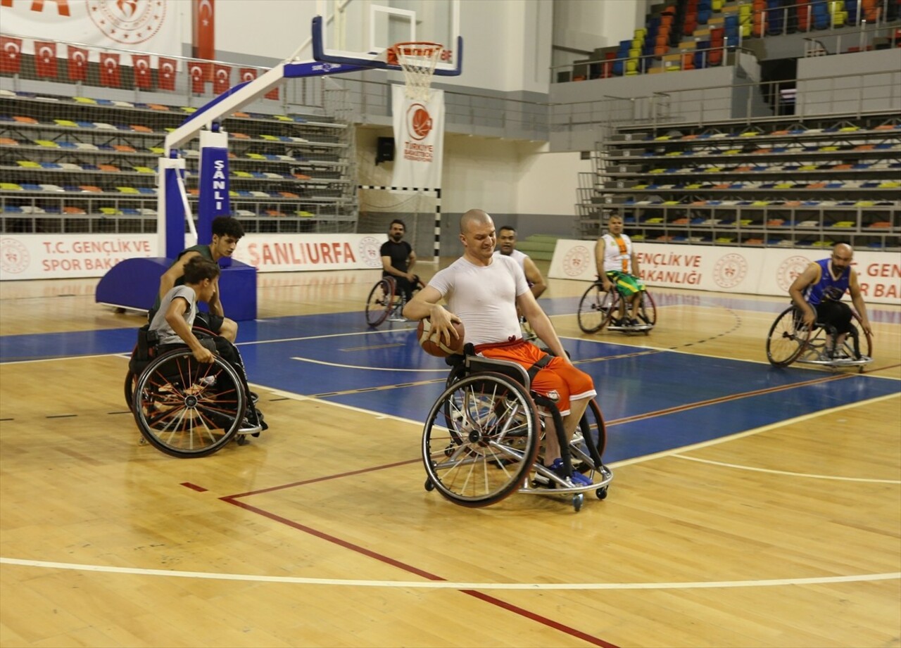 Tekerlekli Sandalye Basketbol Süper Lig ekiplerinden Şanlıurfa Büyükşehir Belediyesi Tekerlekli...