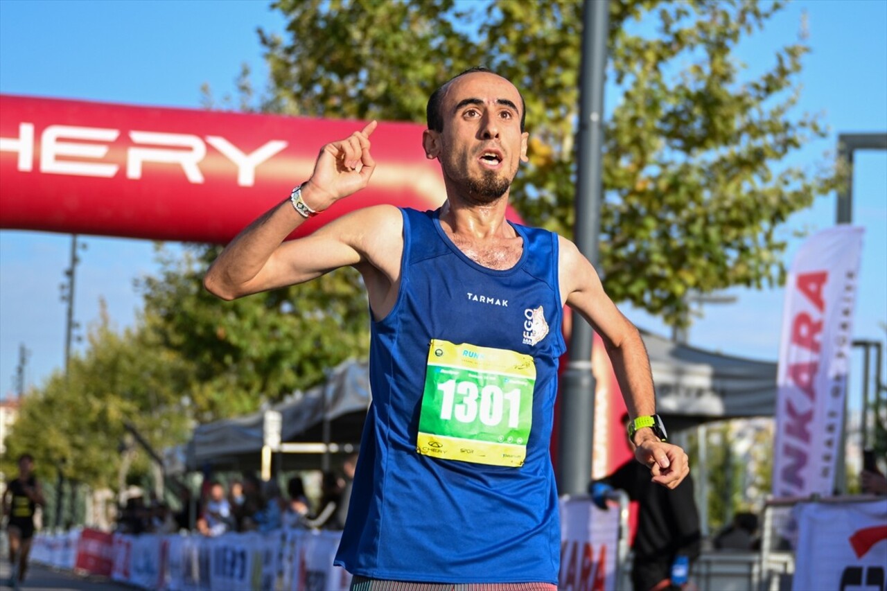 Ankara'nın başkent oluşunun 101. yıl dönümüne denk gelen 2. Runkara Yarı Maratonu, 46 ülkeden...