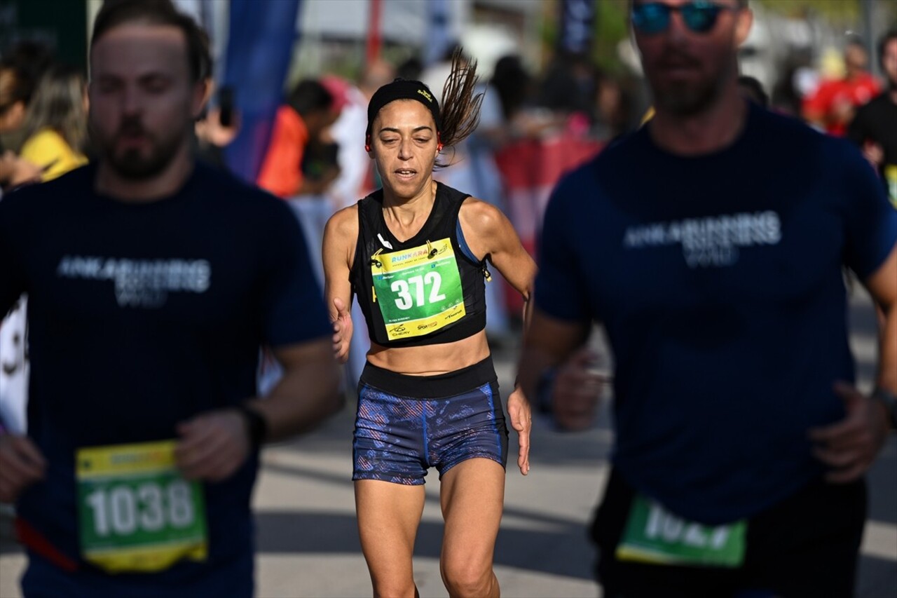 Ankara'nın başkent oluşunun 101. yıl dönümüne denk gelen 2. Runkara Yarı Maratonu, 46 ülkeden...