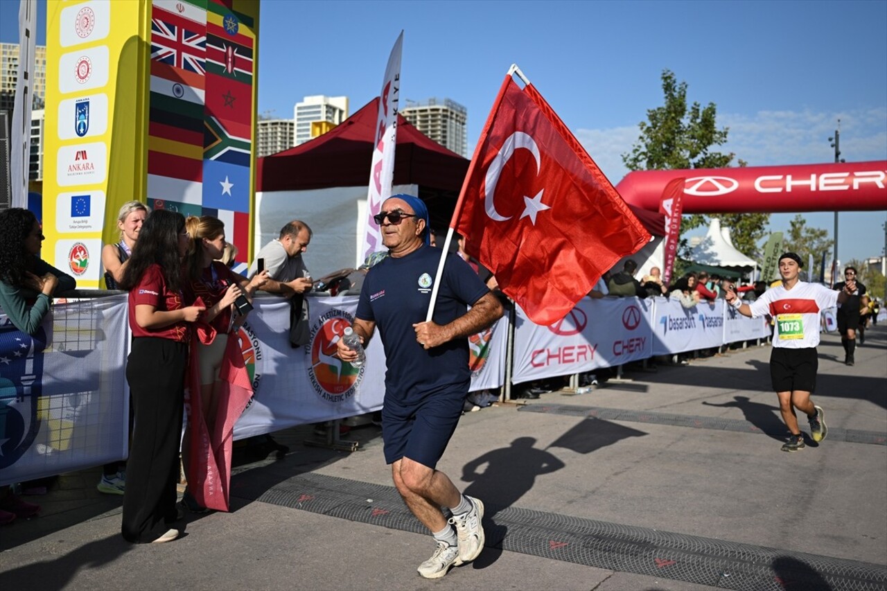 Ankara'nın başkent oluşunun 101. yıl dönümüne denk gelen 2. Runkara Yarı Maratonu, 46 ülkeden...