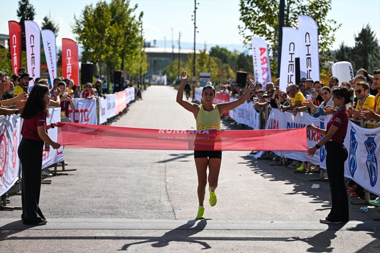 Ankara'nın başkent oluşunun 101. yıl dönümüne denk gelen 2. Runkara Yarı Maratonu, 46 ülkeden...