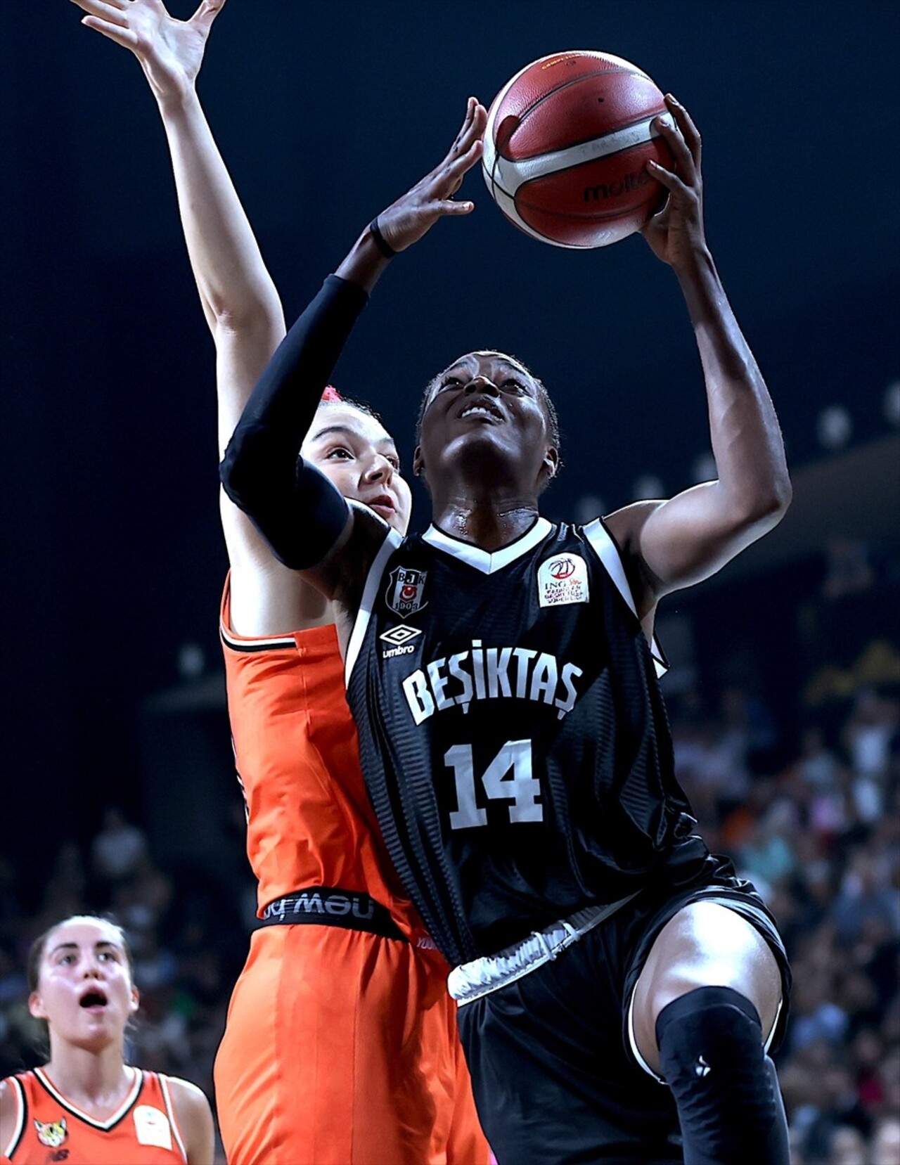 ING Kadınlar Basketbol Süper Ligi'nin 3. haftasında ÇBK Mersin ile Beşiktaş, Mersin'deki Servet...