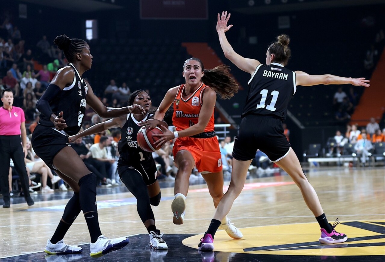 ING Kadınlar Basketbol Süper Ligi'nin 3. haftasında ÇBK Mersin ile Beşiktaş, Mersin'deki Servet...