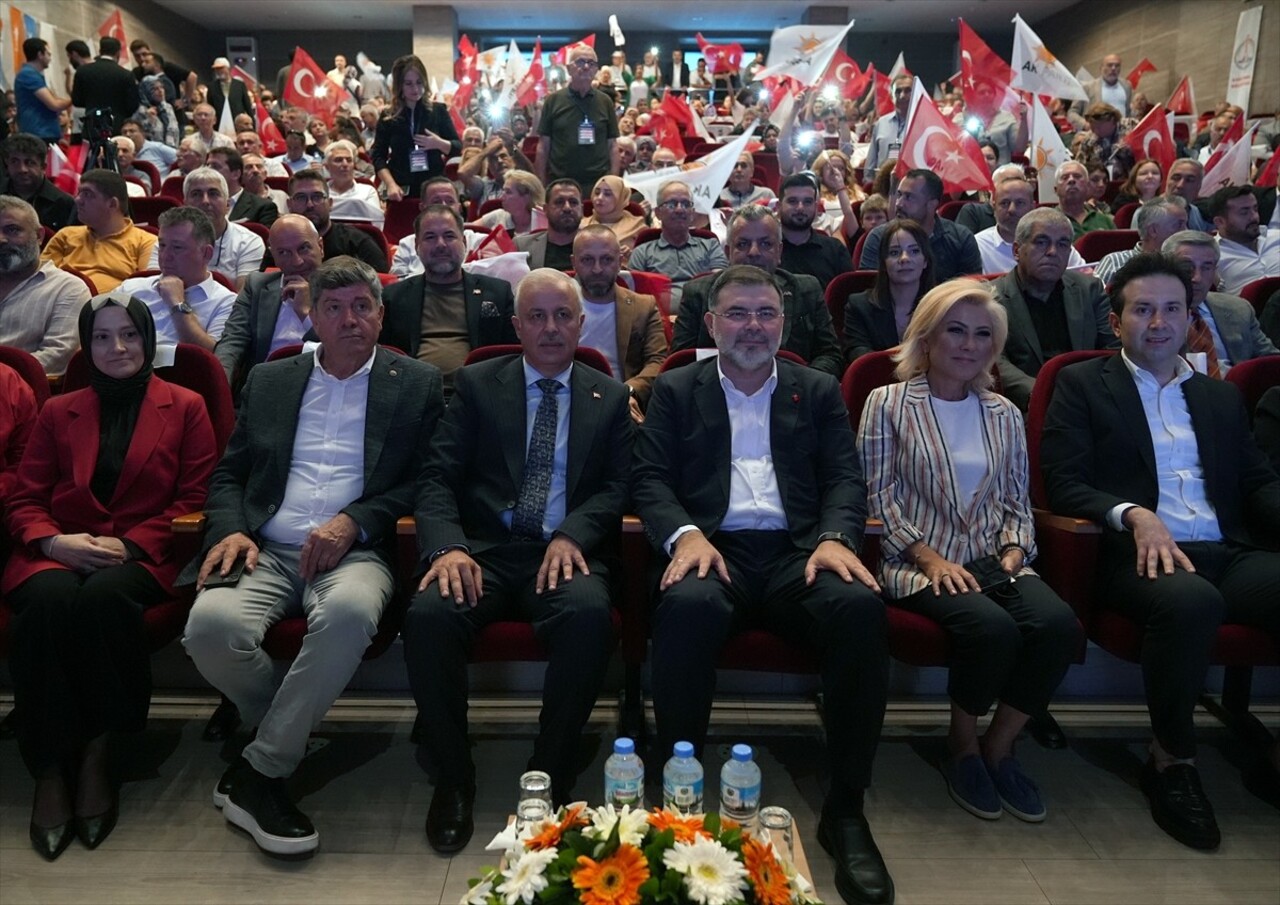 AK Parti Karşıyaka 8. Olağan İlçe Kongresi, Deniz Baykal Kültür Merkezi'nde...