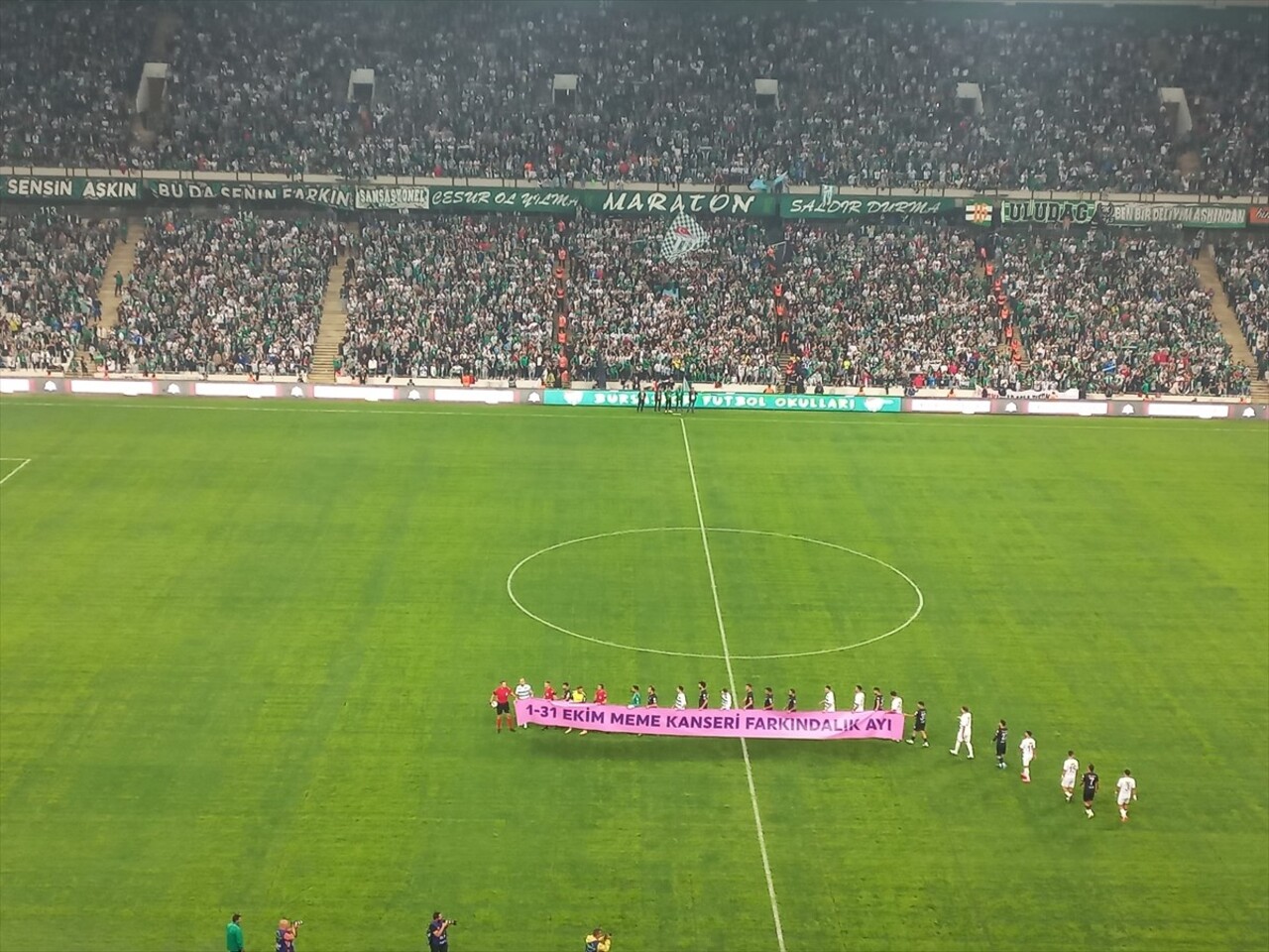 Bursaspor'un Nesine 3. Lig 1. Grup'un 6. haftasında Kahramanmaraşspor ile sahasında oynadığı maçı...