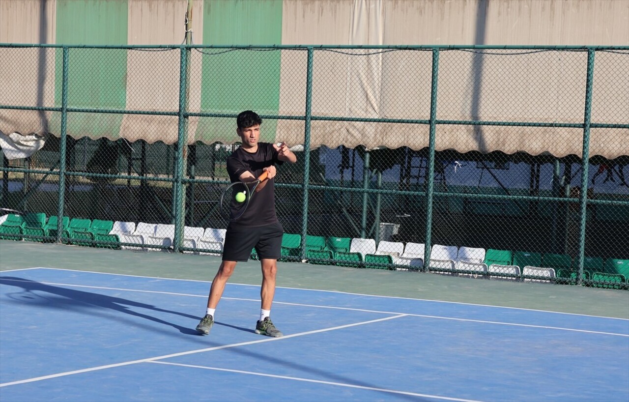 Iğdır Gençlik ve Spor İl Müdürlüğü Tenis Kulübü, Türkiye'nin bu branştaki en üst ligine çıkma...