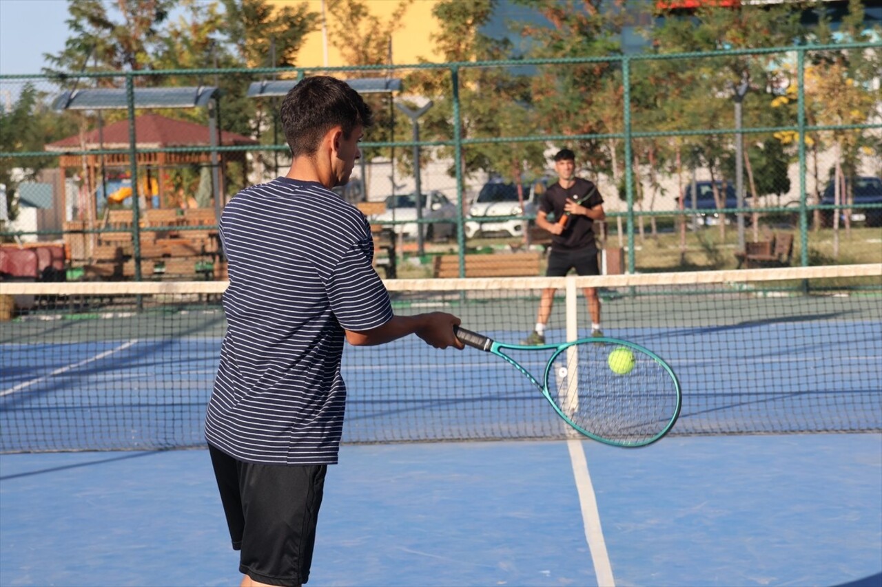 Iğdır Gençlik ve Spor İl Müdürlüğü Tenis Kulübü, Türkiye'nin bu branştaki en üst ligine çıkma...