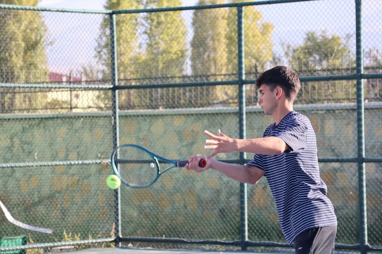 Iğdır Gençlik ve Spor İl Müdürlüğü Tenis Kulübü, Türkiye'nin bu branştaki en üst ligine çıkma...