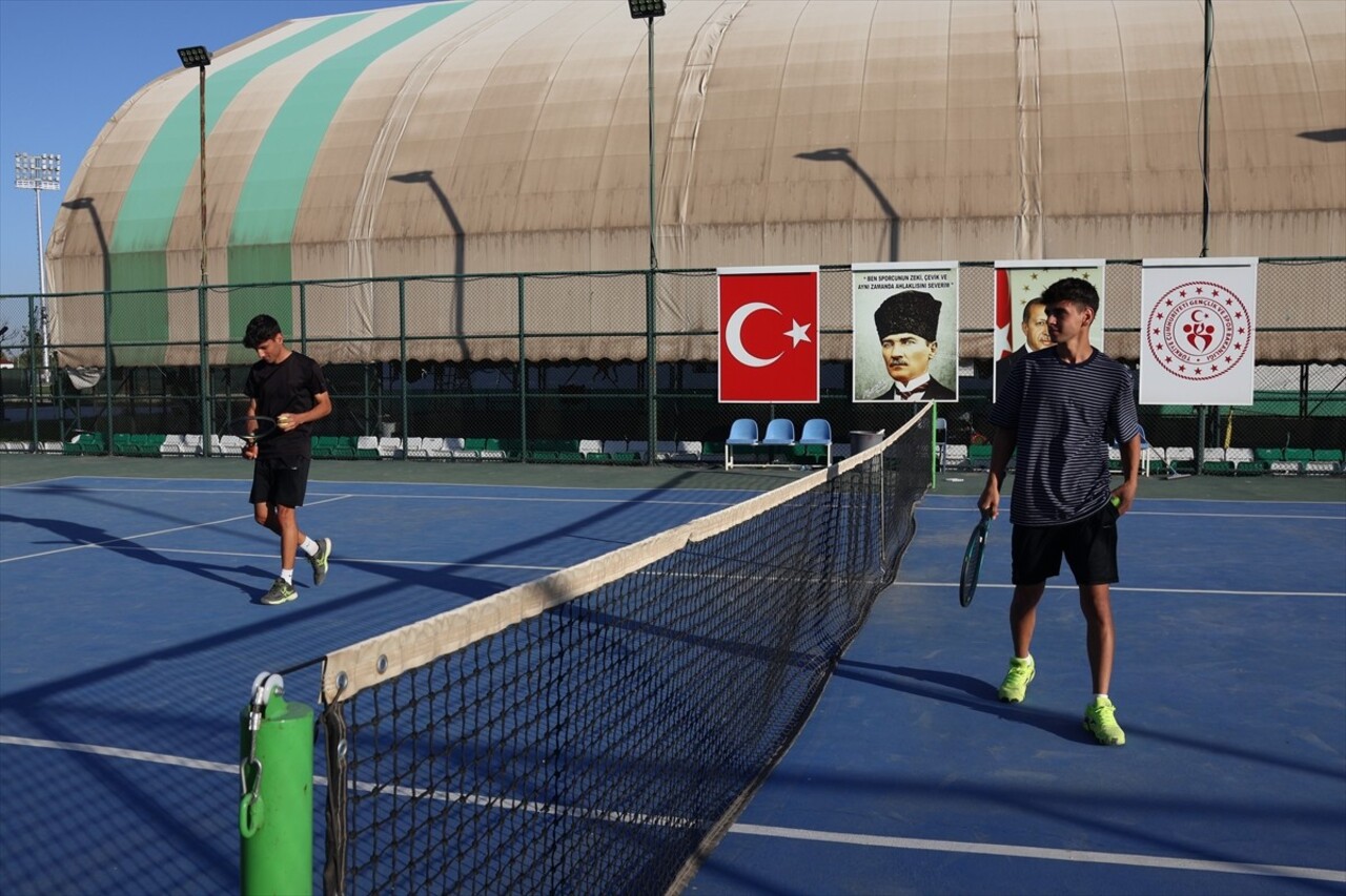 Iğdır Gençlik ve Spor İl Müdürlüğü Tenis Kulübü, Türkiye'nin bu branştaki en üst ligine çıkma...