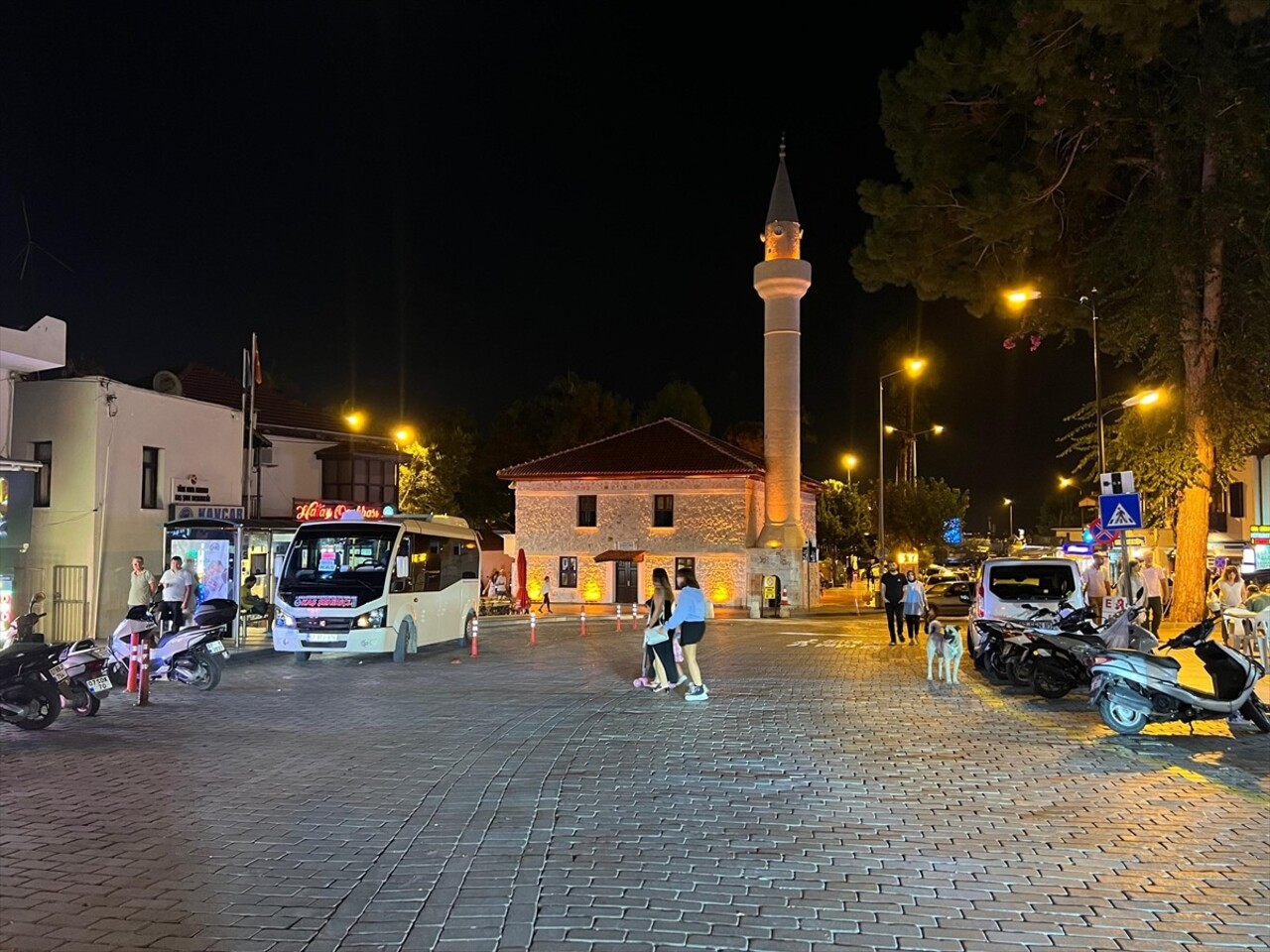 Akdeniz'de saat 19.54'te 4,7 büyüklüğünde deprem meydana geldi. Deprem, Antalya'nın Kaş ilçesinde...