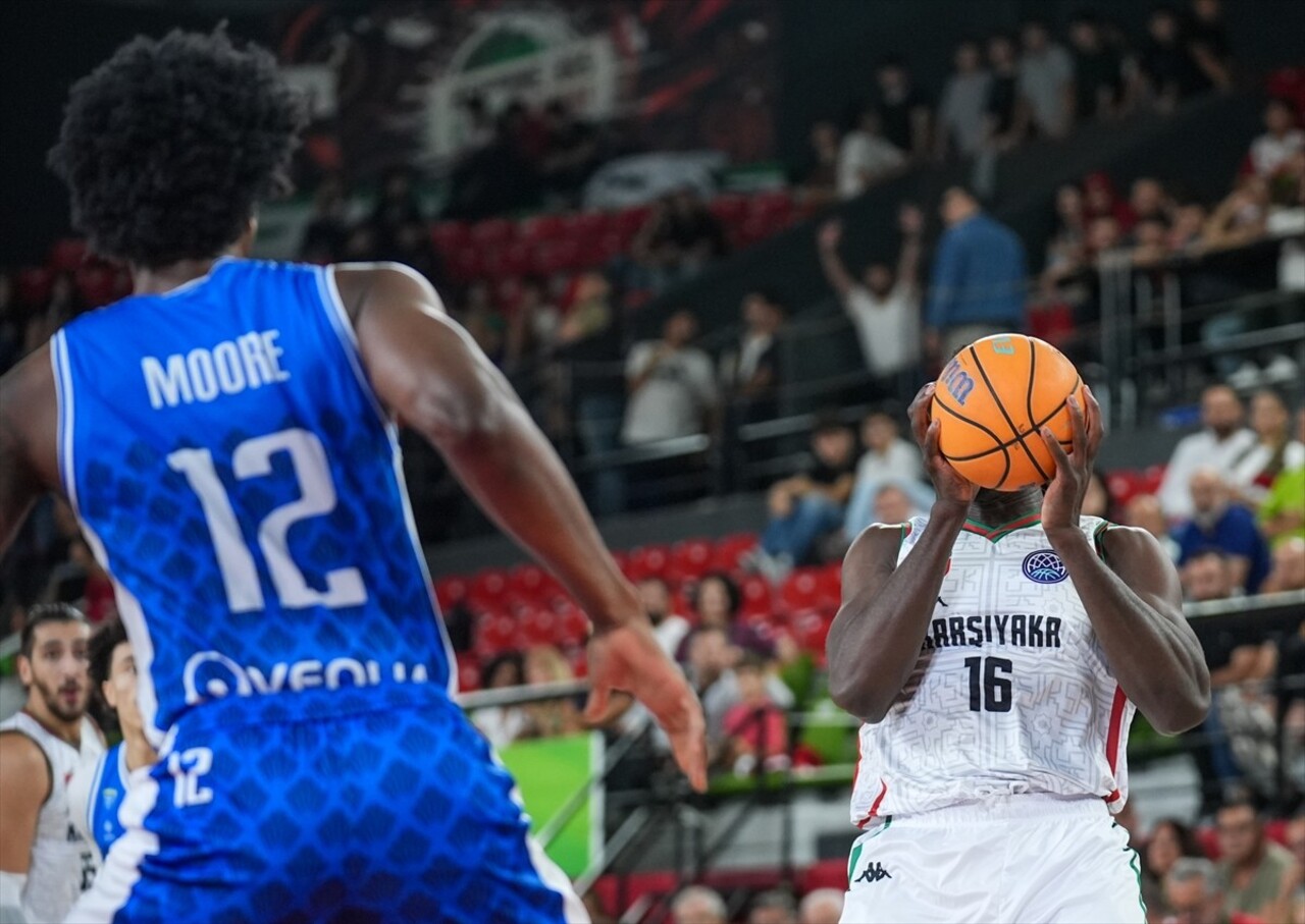 Basketbol Şampiyonlar Ligi C Grubu ikinci hafta maçında Karşıyaka, Fransız ekibi Saint-Quentin'le...