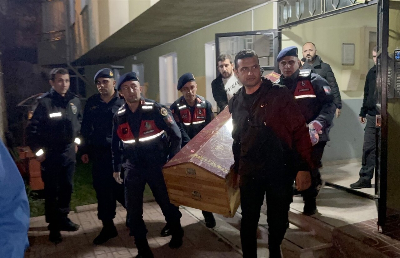 Kastamonu'da polis memuru, tartıştığı eşini tabancayla vurarak öldürdü. Burçin Sevgi T'nin cesedi...