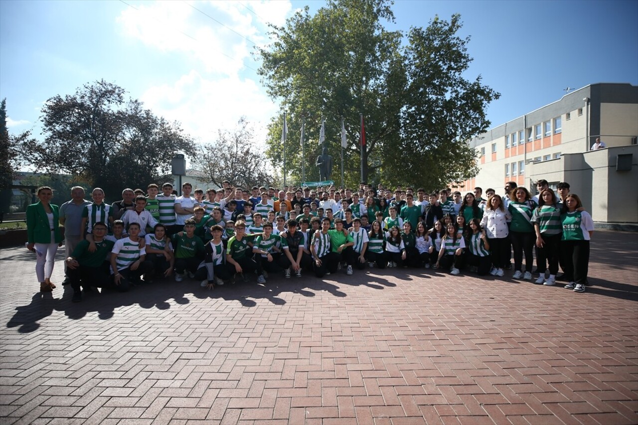 Bursa'da M. Kemal Coşkunöz Mesleki ve Teknik Anadolu Lisesi öğrencileri, her ayın 16'sında...