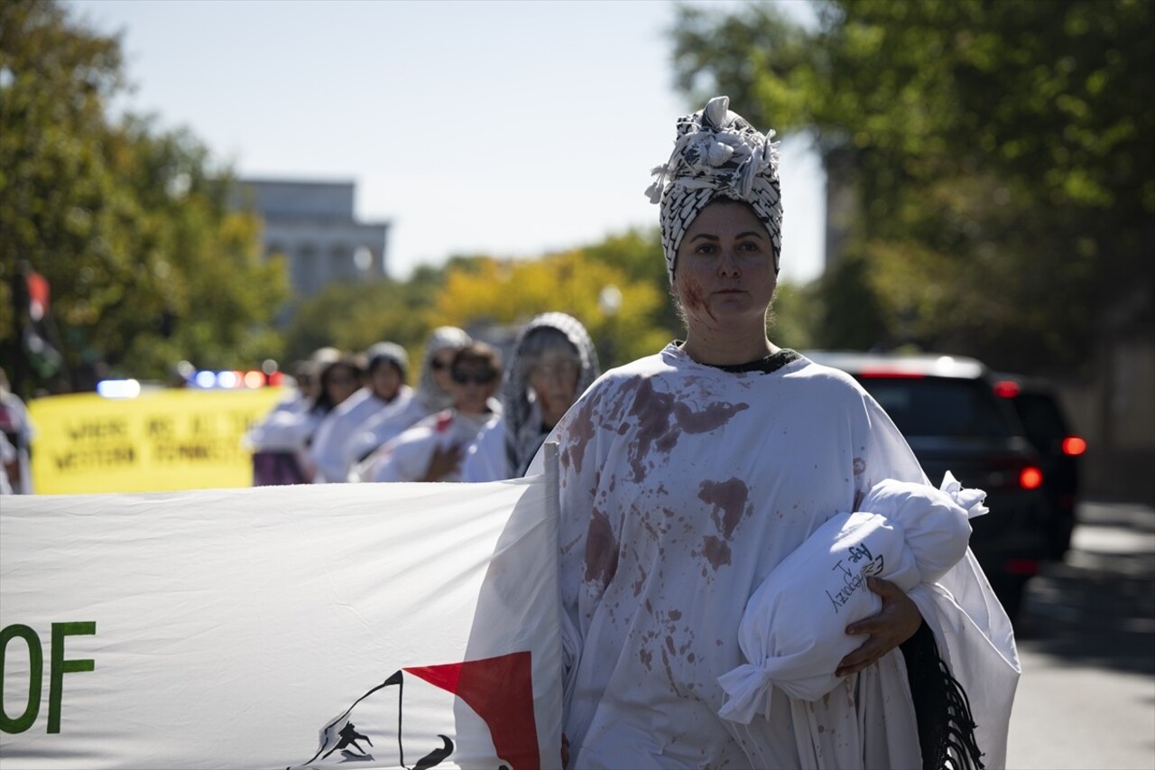 ABD'nin başkenti Washington DC'de bir grup Filistin destekçisi aktivist, Gazze'deki kadınlara...