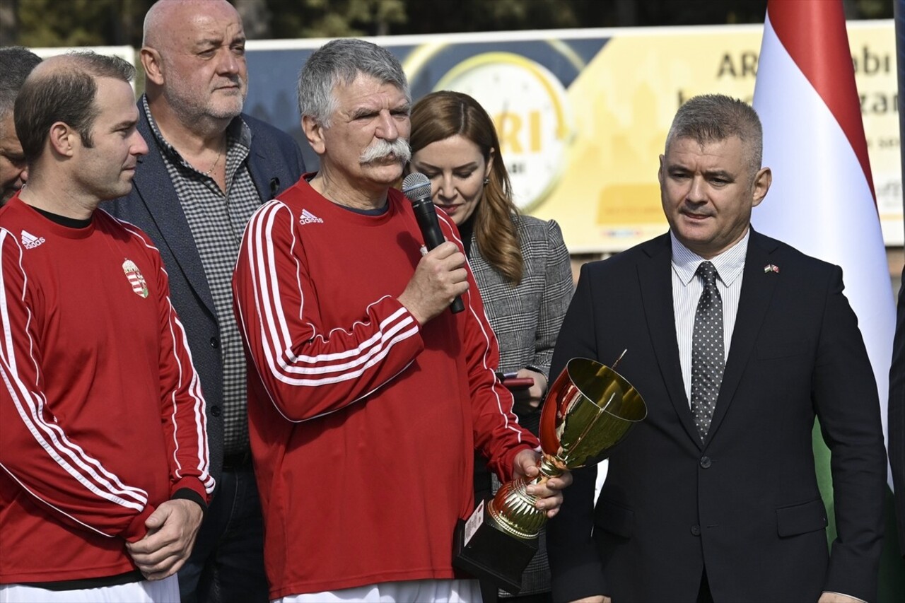 TBMM Başkanı Numan Kurtulmuş (solda), TBMM Parlamenterler Spor Kulübü ile Macaristan Ulusal...