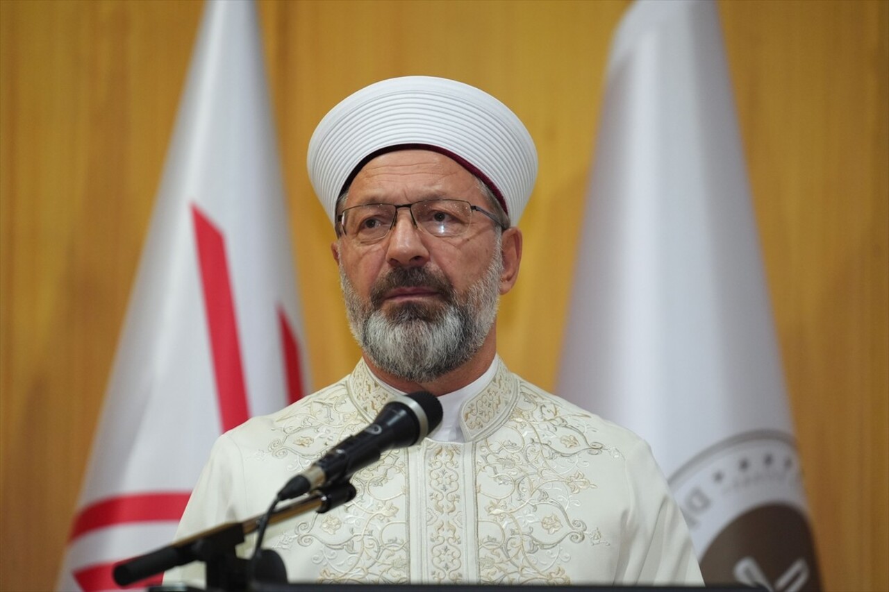 Diyanet İşleri Başkanı Prof. Dr. Ali Erbaş, Türkiye Diyanet Vakfı İslam Araştırmaları Merkezi...