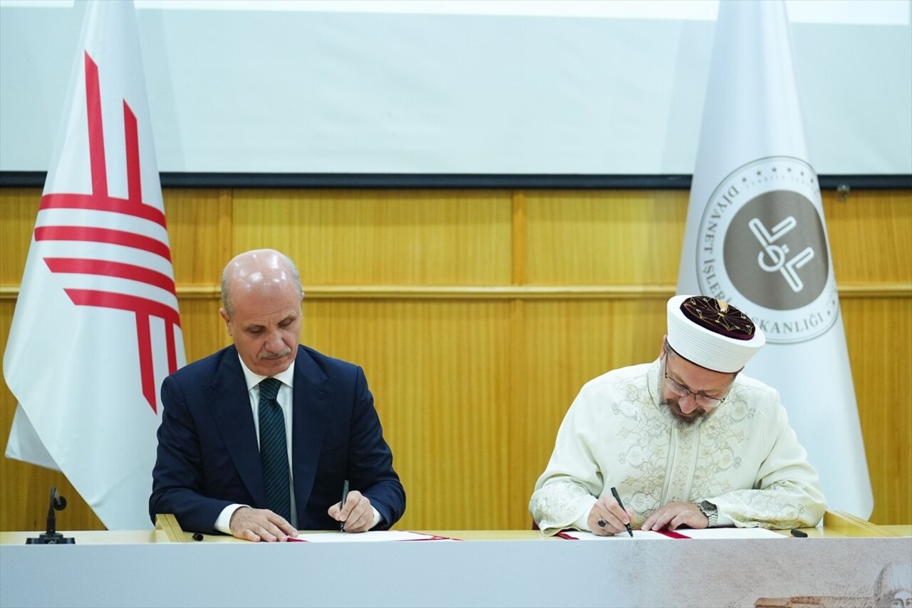 Diyanet İşleri Başkanı Prof. Dr. Ali Erbaş, Türkiye Diyanet Vakfı İslam Araştırmaları Merkezi...