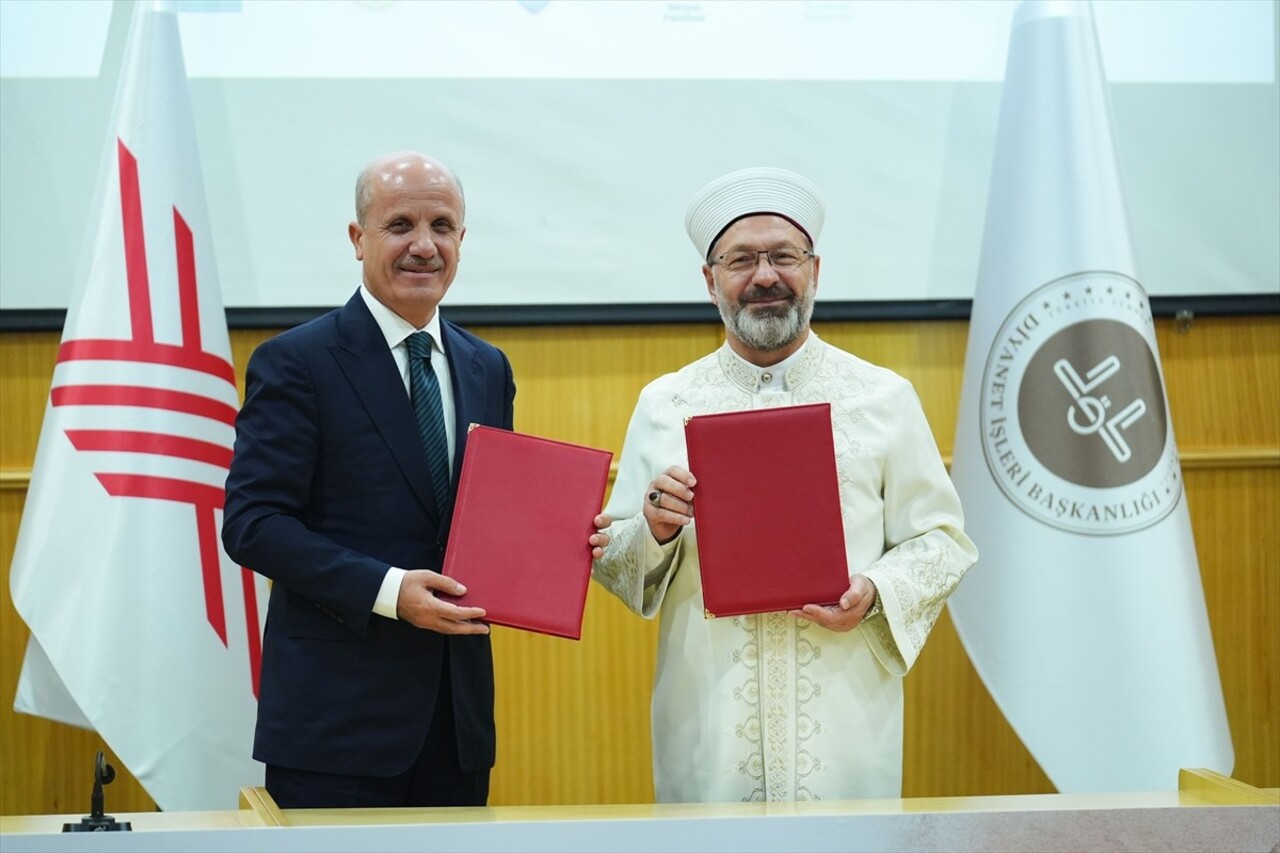 Diyanet İşleri Başkanı Prof. Dr. Ali Erbaş, Türkiye Diyanet Vakfı İslam Araştırmaları Merkezi...