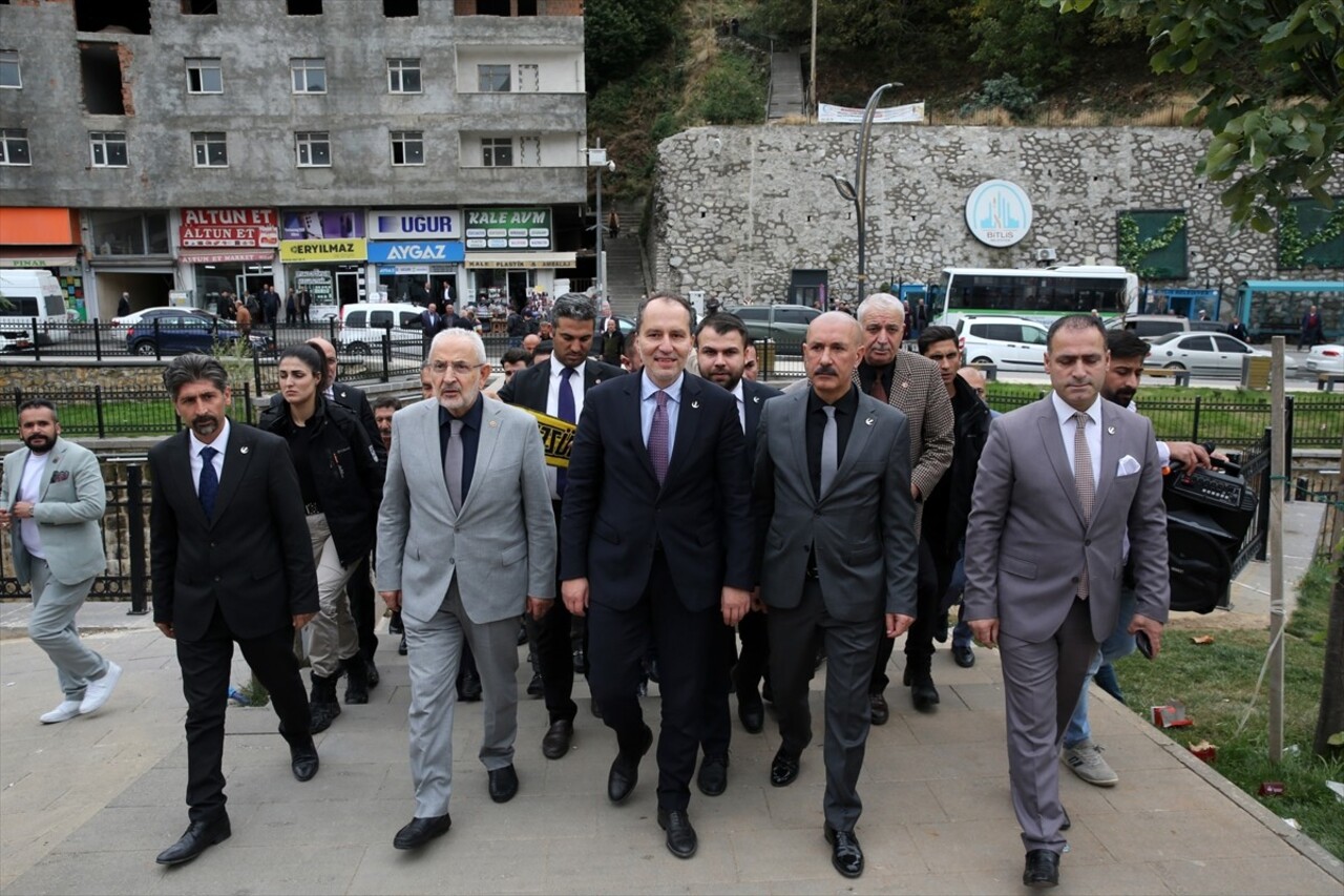 Yeniden Refah Partisi Genel Başkanı Fatih Erbakan, Bitlis'te esnafı ziyaret etti, kent...