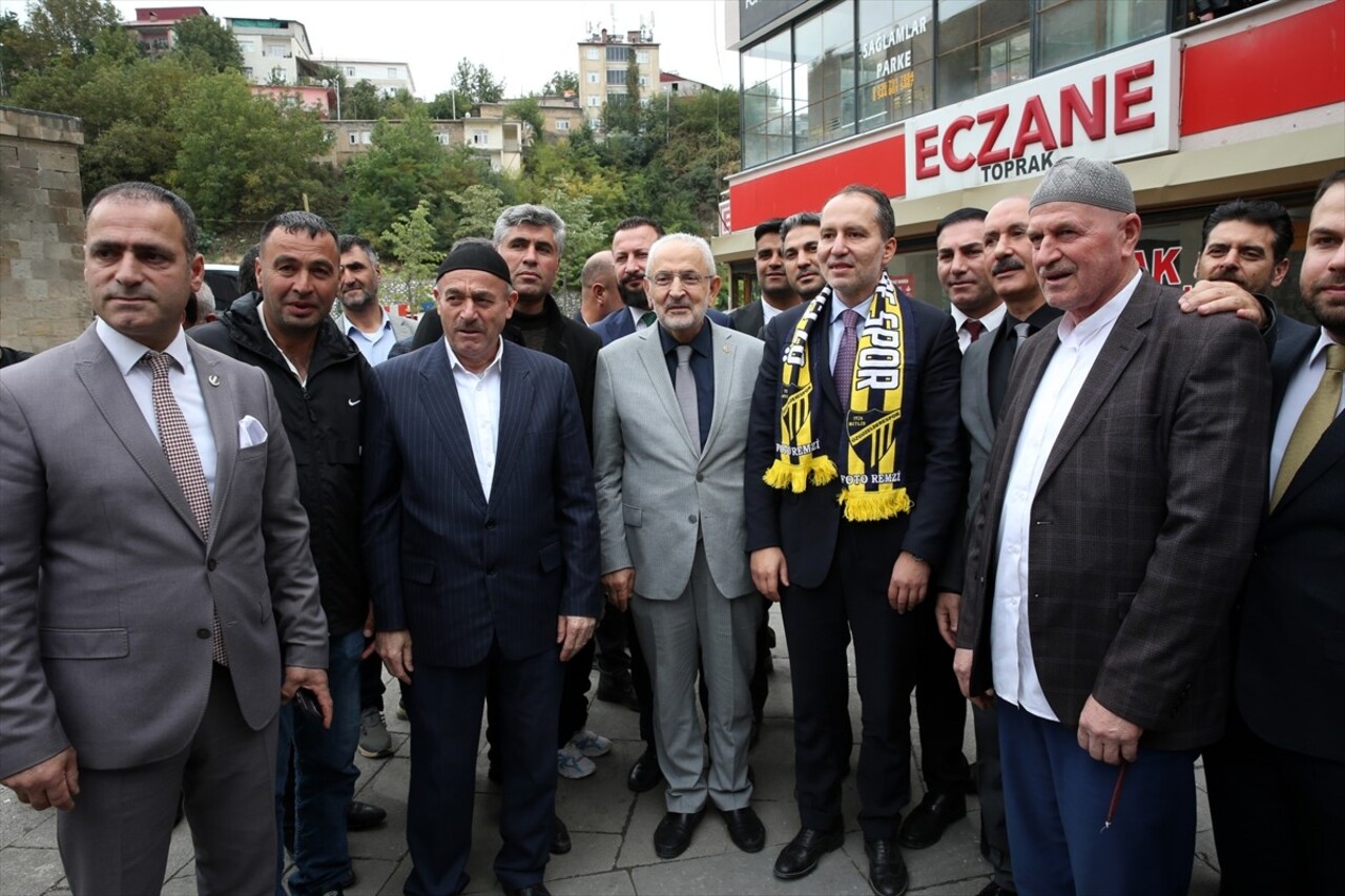 Yeniden Refah Partisi Genel Başkanı Fatih Erbakan, Bitlis'te esnafı ziyaret etti, kent...