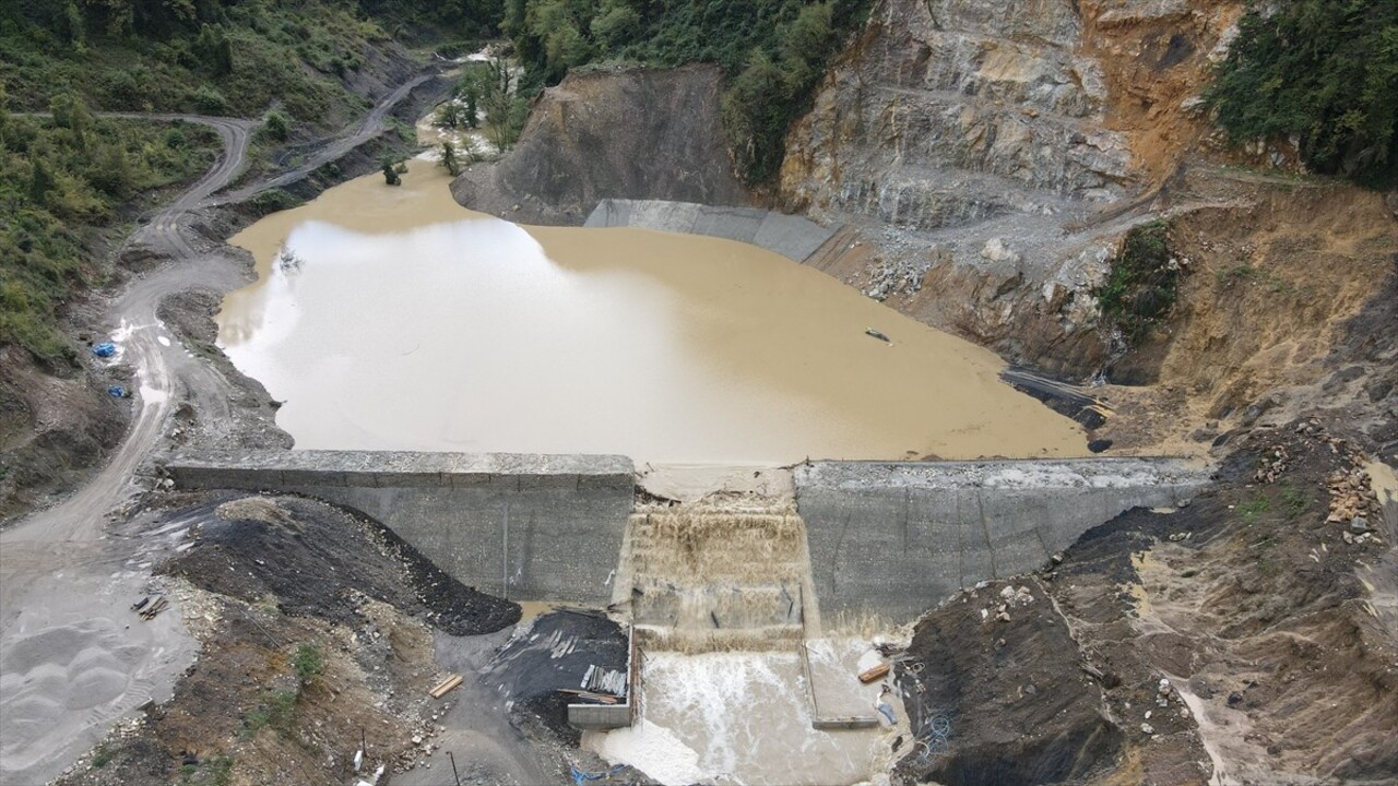 Kastamonu'nun İnebolu ilçesinde Başköy köyündeki Sökü Göleti inşaat alanı aşırı yağışların...