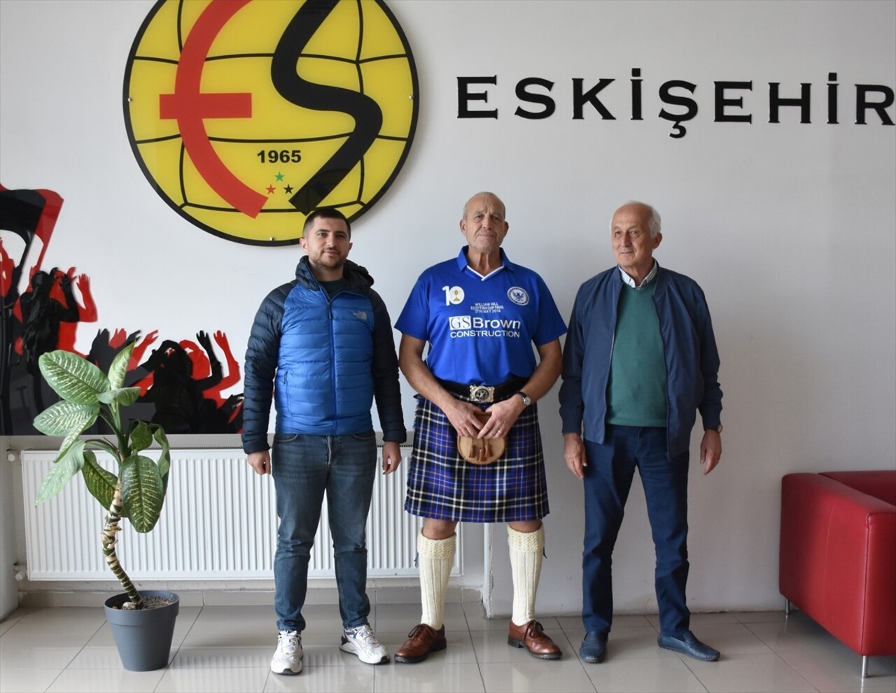 İskoçya Premier Lig ekiplerinden St. Johnstone taraftarı Ricky Marshall, kulübünün kardeş takımı...