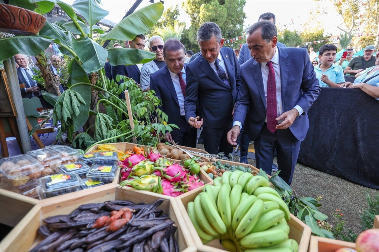 CHP Genel Başkanı Özgür Özel, Antalya'nın Gazipaşa ilçesinde 14. Çekirdeksiz Nar ve Tropikal Meyve...