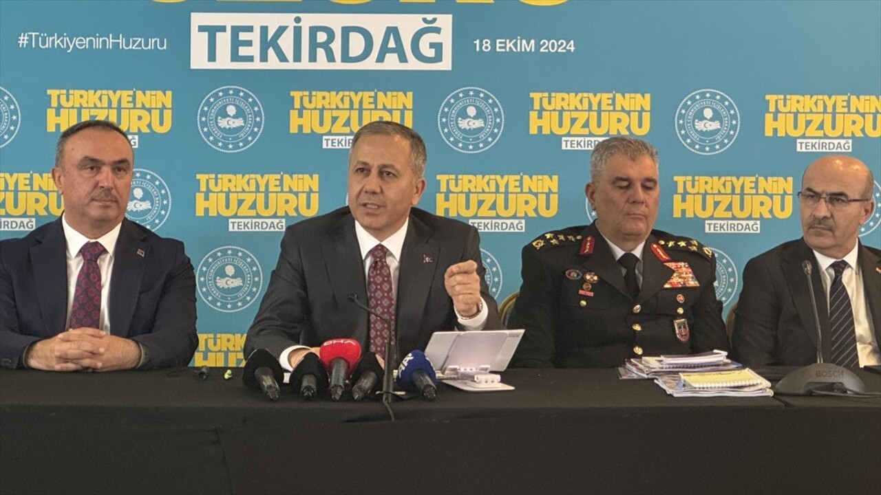 İçişleri Bakanı Ali Yerlikaya (sol 2), Tekirdağ programı kapsamında bir otelde düzenlenen...