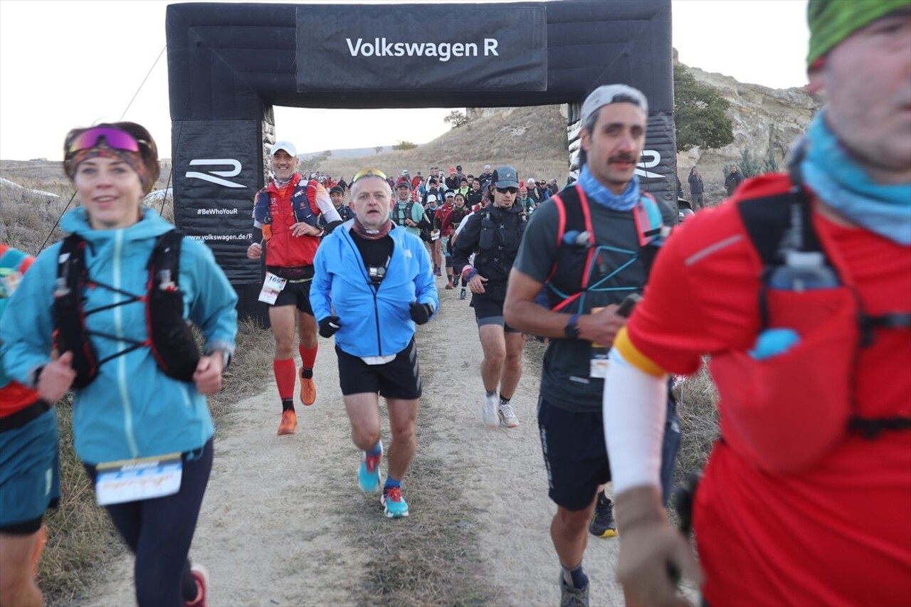 Nevşehir'de düzenlenen ve 73 ülkeden 2 bin 395 sporcunun katıldığı Salomon Kapadokya Ultra Trail...