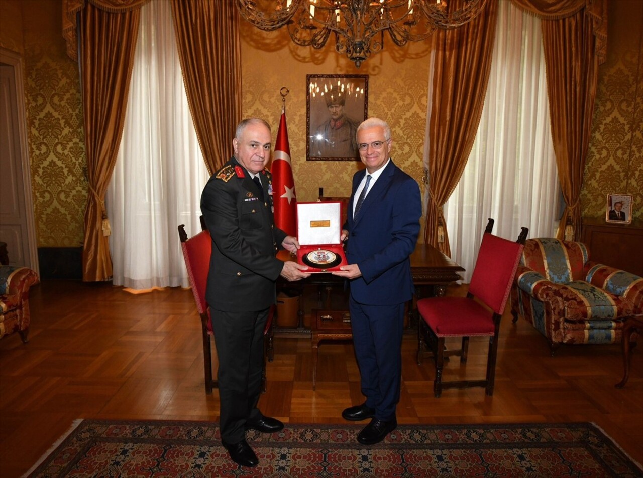 Genelkurmay Başkanı Orgeneral Metin Gürak (solda), İtalya temasları kapsamında Türkiye'nin Roma...