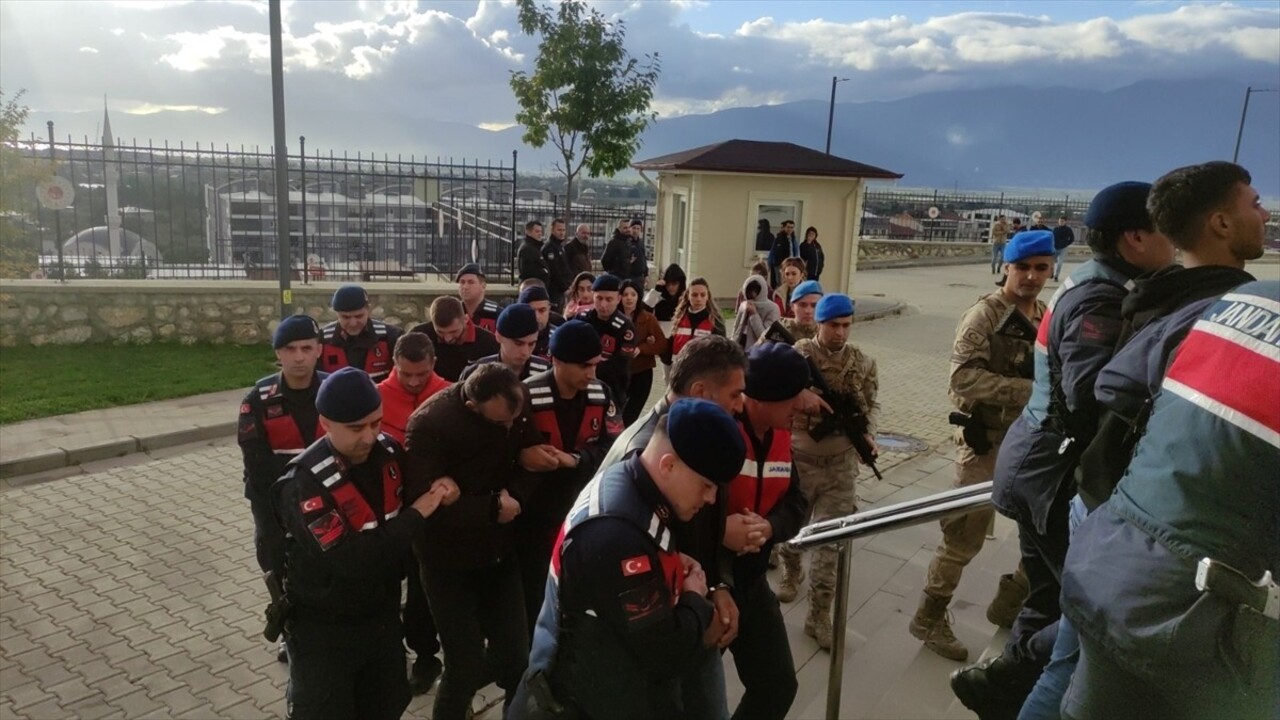 Bursa merkezli 3 ilde çeşitli suçları işledikleri iddia edilen organize suç örgütüne yönelik...