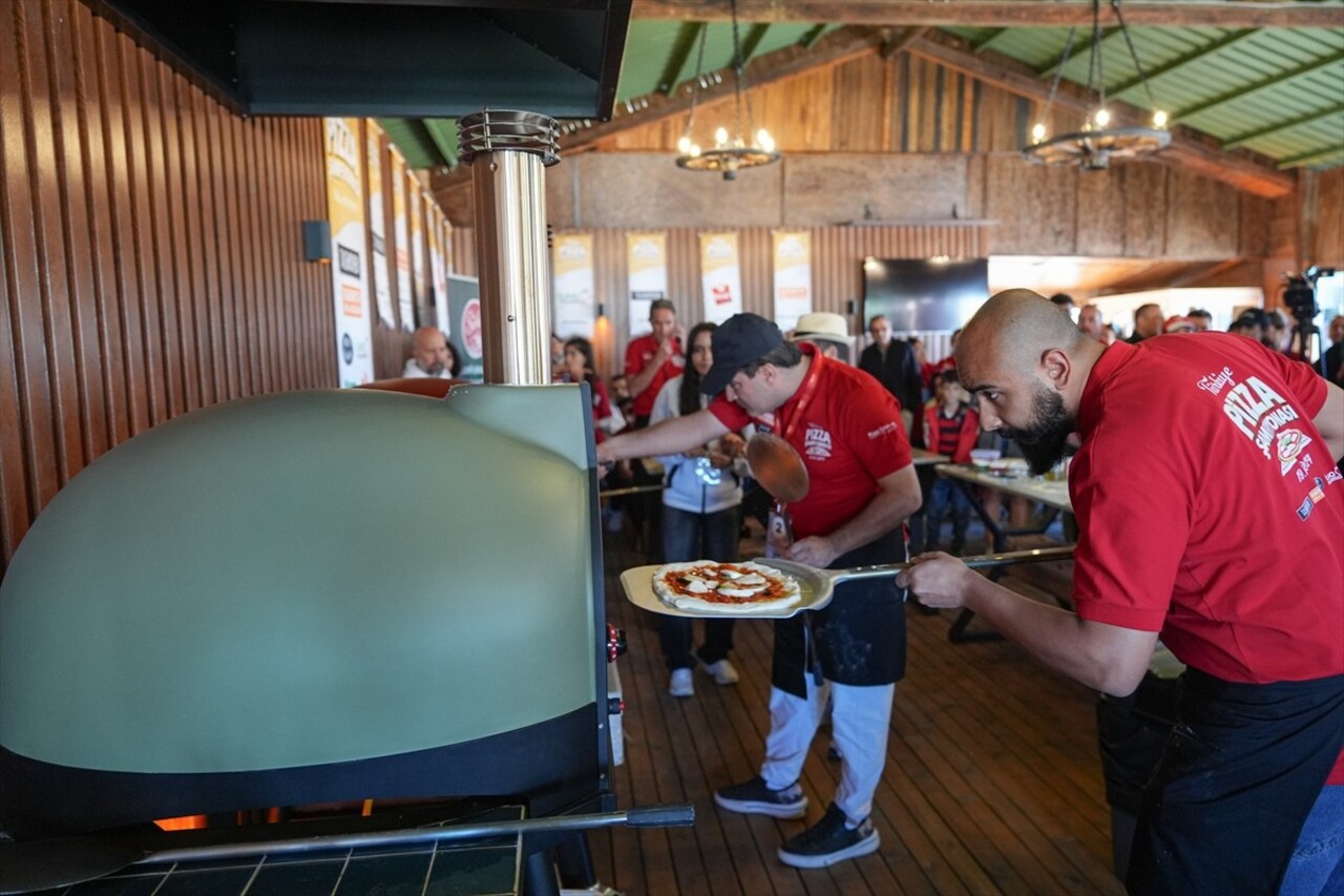 İzmir'de Türkiye Pizza Şampiyonası düzenlendi. Urla ilçesindeki etkinlik alanında gerçekleştirilen...