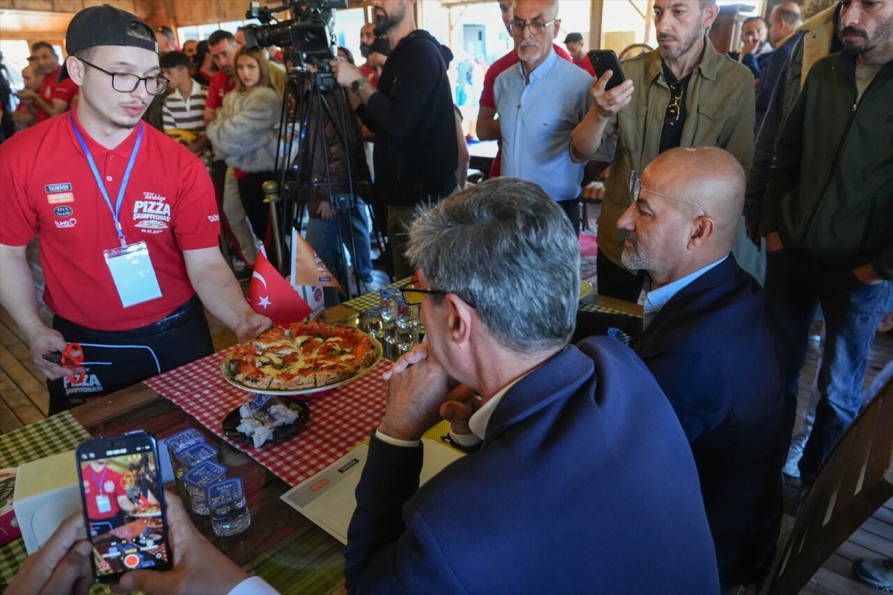 İzmir'de Türkiye Pizza Şampiyonası düzenlendi. Urla ilçesindeki etkinlik alanında gerçekleştirilen...