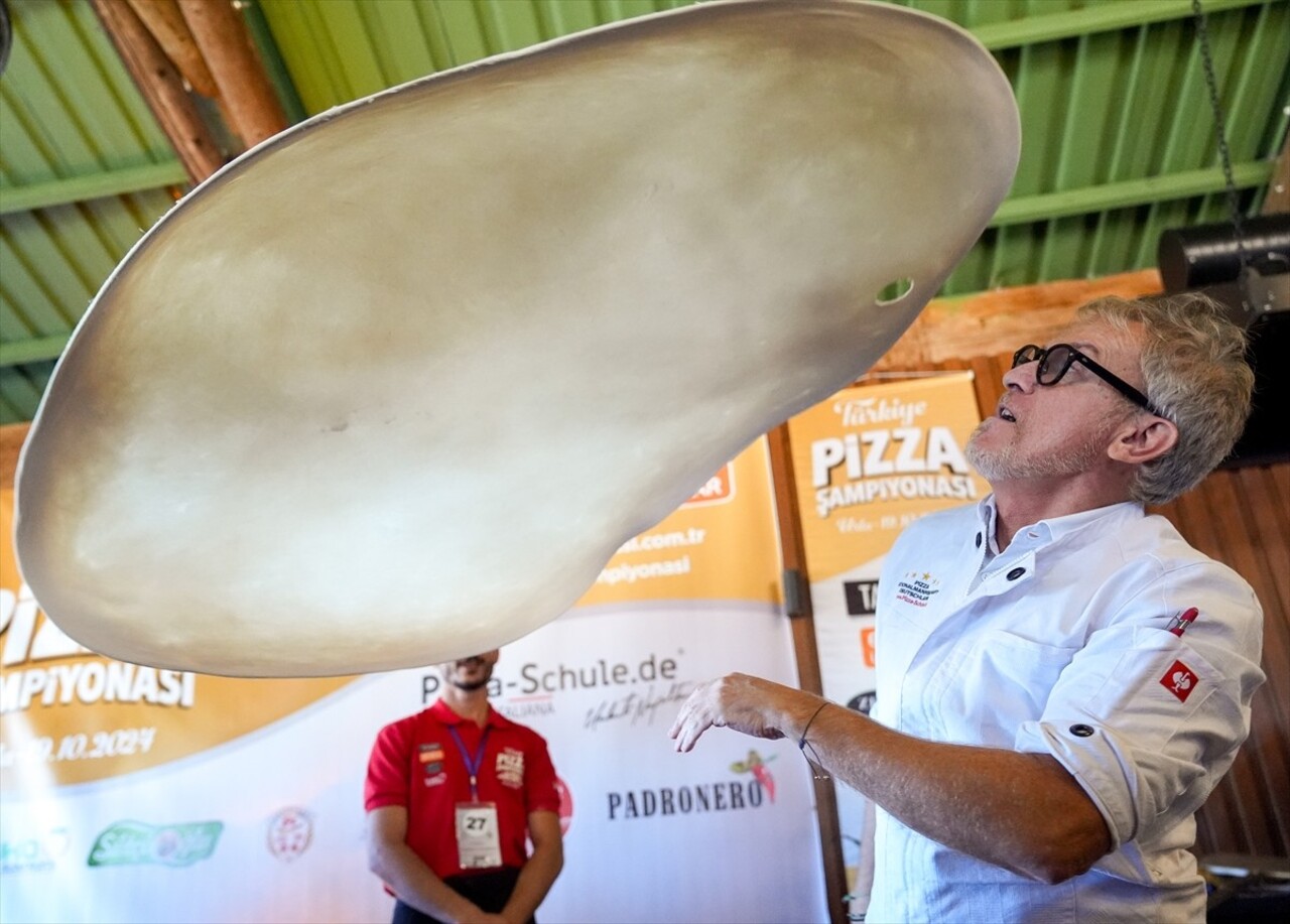 İzmir'de Türkiye Pizza Şampiyonası düzenlendi. Urla ilçesindeki etkinlik alanında gerçekleştirilen...