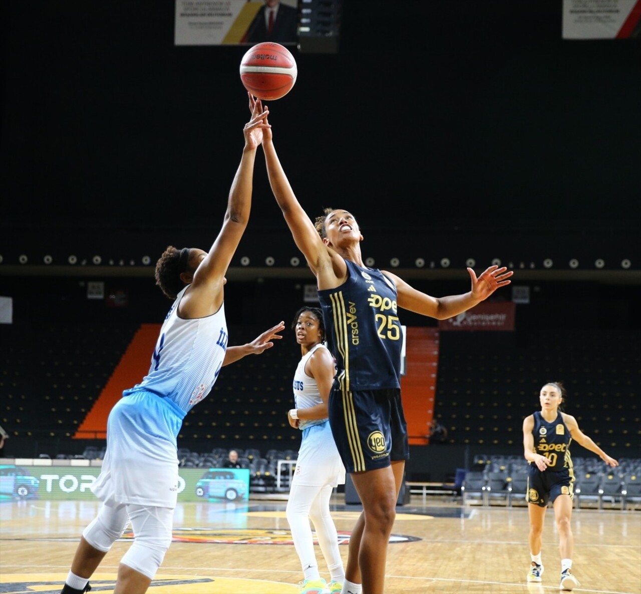 ING Kadınlar Basketbol Süper Ligi'nin 4. haftasında İlkem Yapı Tarsus Spor ile Fenerbahçe Opet...