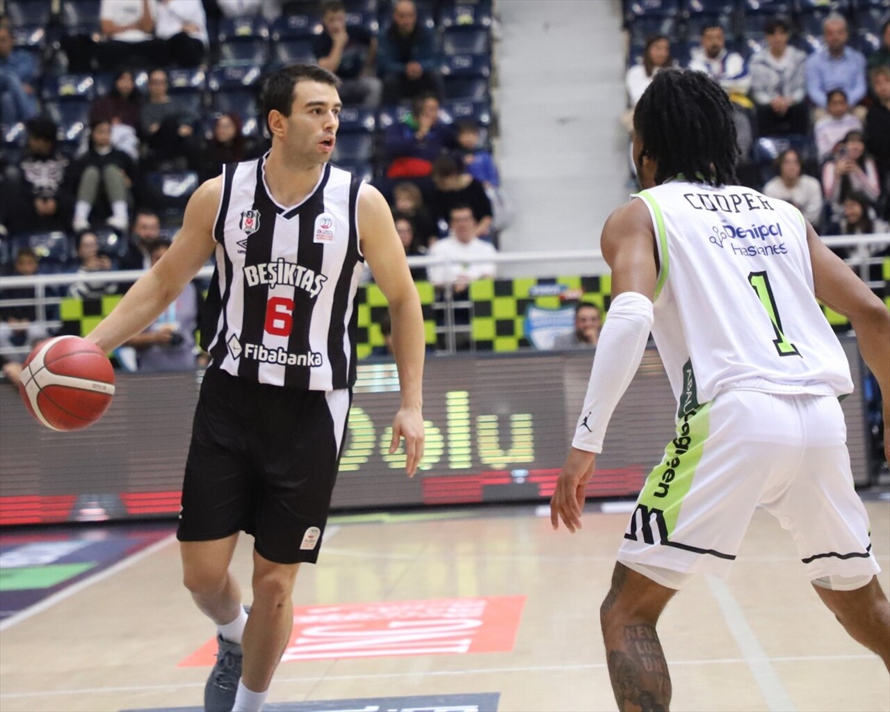 Türkiye Sigorta Basketbol Süper Ligi'nin 3. hafta maçında, Yukatel Merkezefendi Belediyesi Basket...