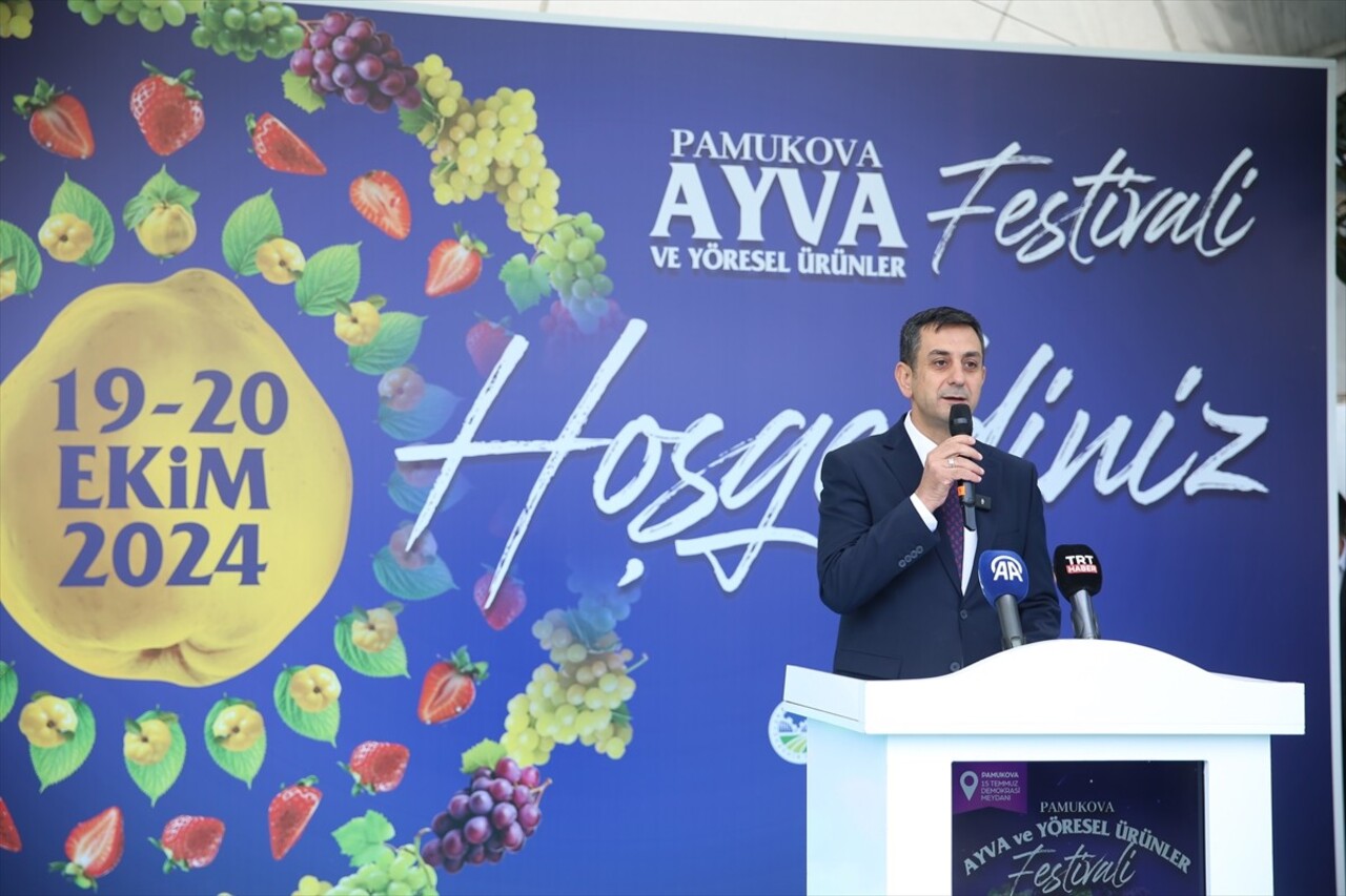 Sakarya'nın Pamukova ilçesinde 5'incisi düzenlenen "Ayva ve Yöresel Ürünler Festivali" başladı....